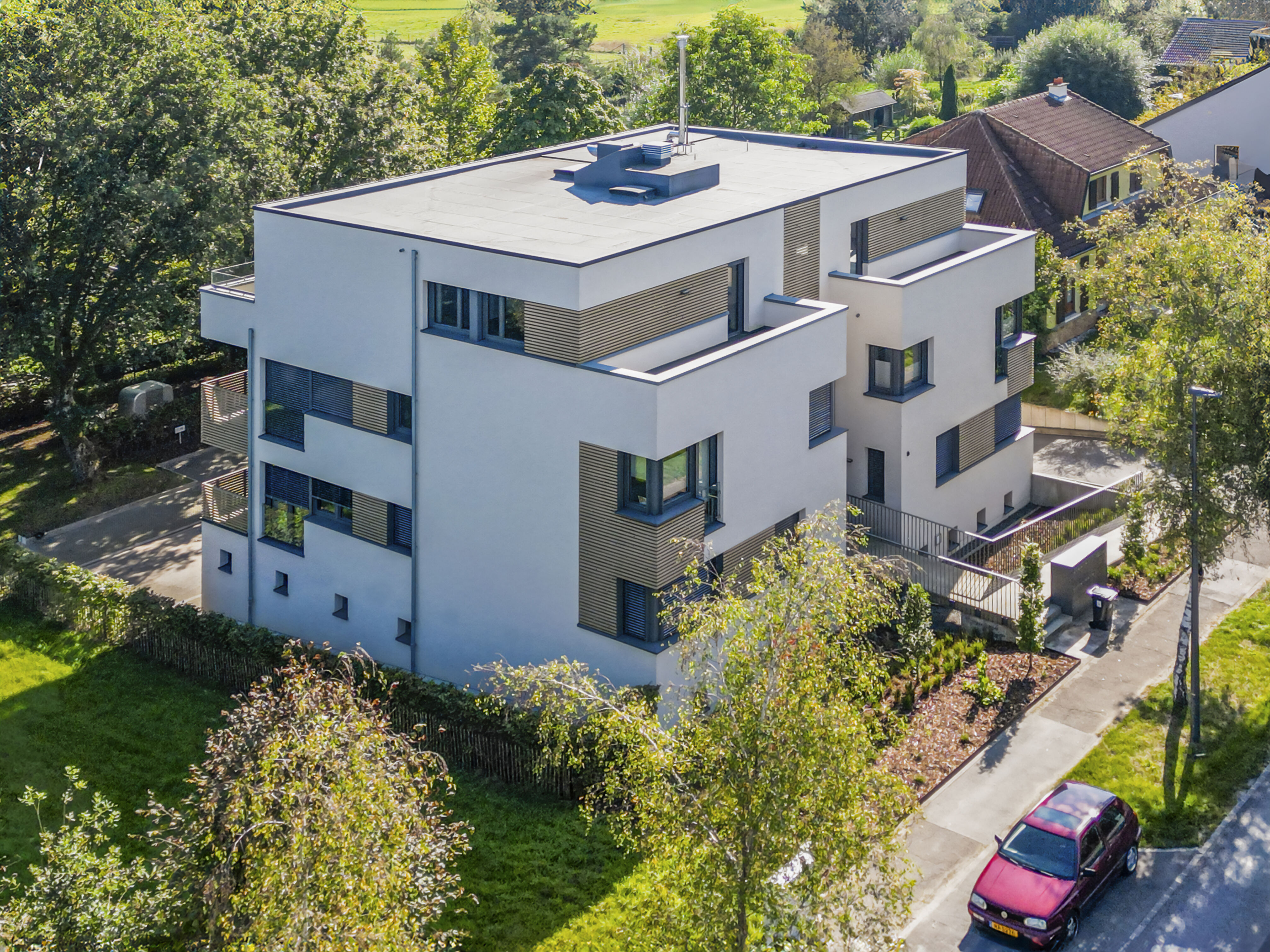 Wohngebäude_Offene Fassadenverkleidung - horiz._Wohnhaus