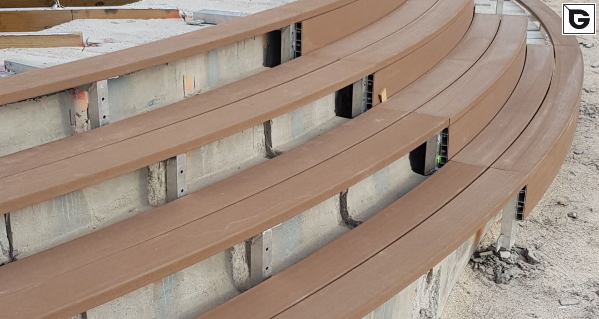 8526
 Bent Decking