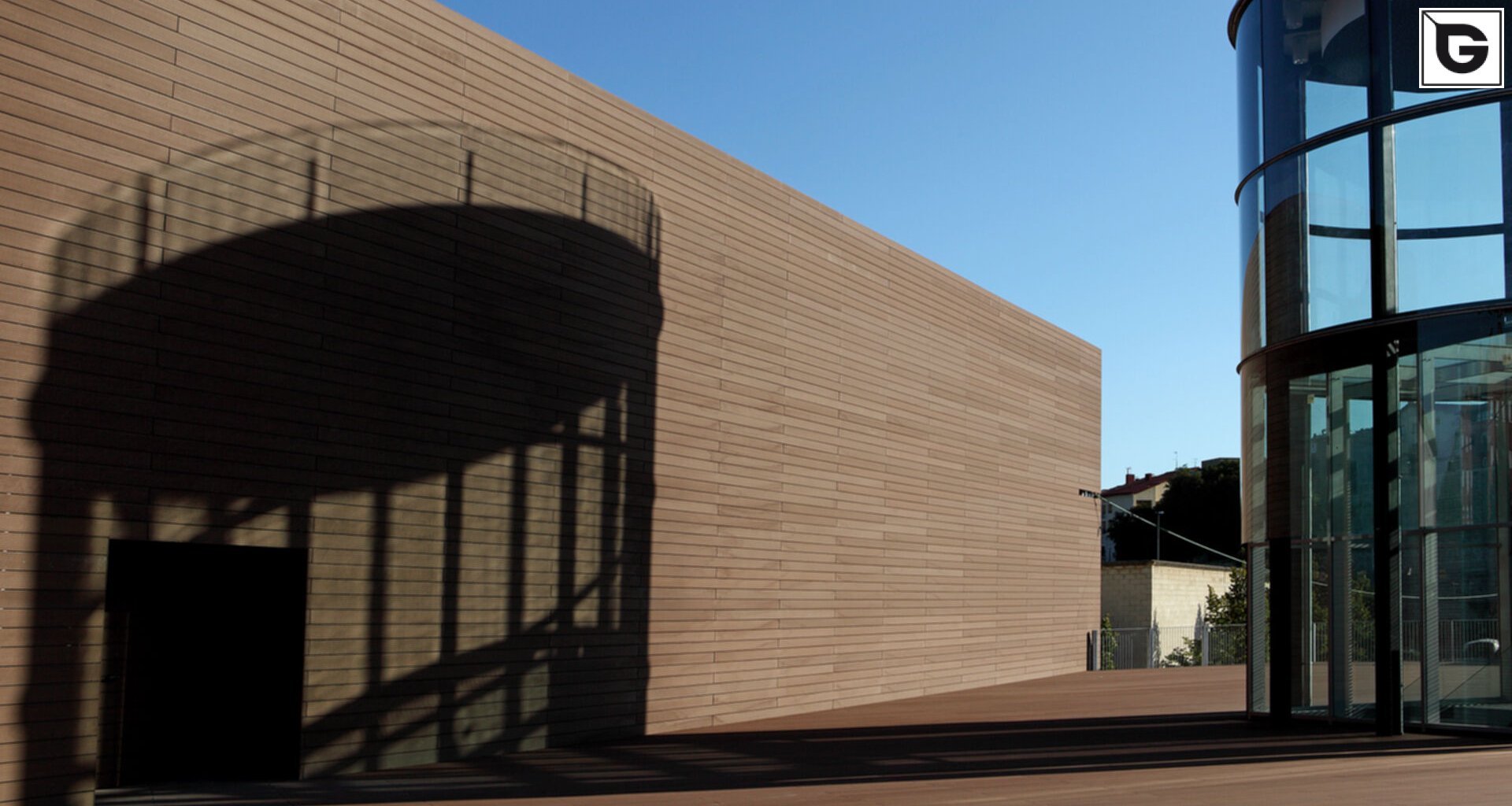 Institutionelle Einrichtungen_Dachanlage, Balk., Laufgang_Gebogene Profilen