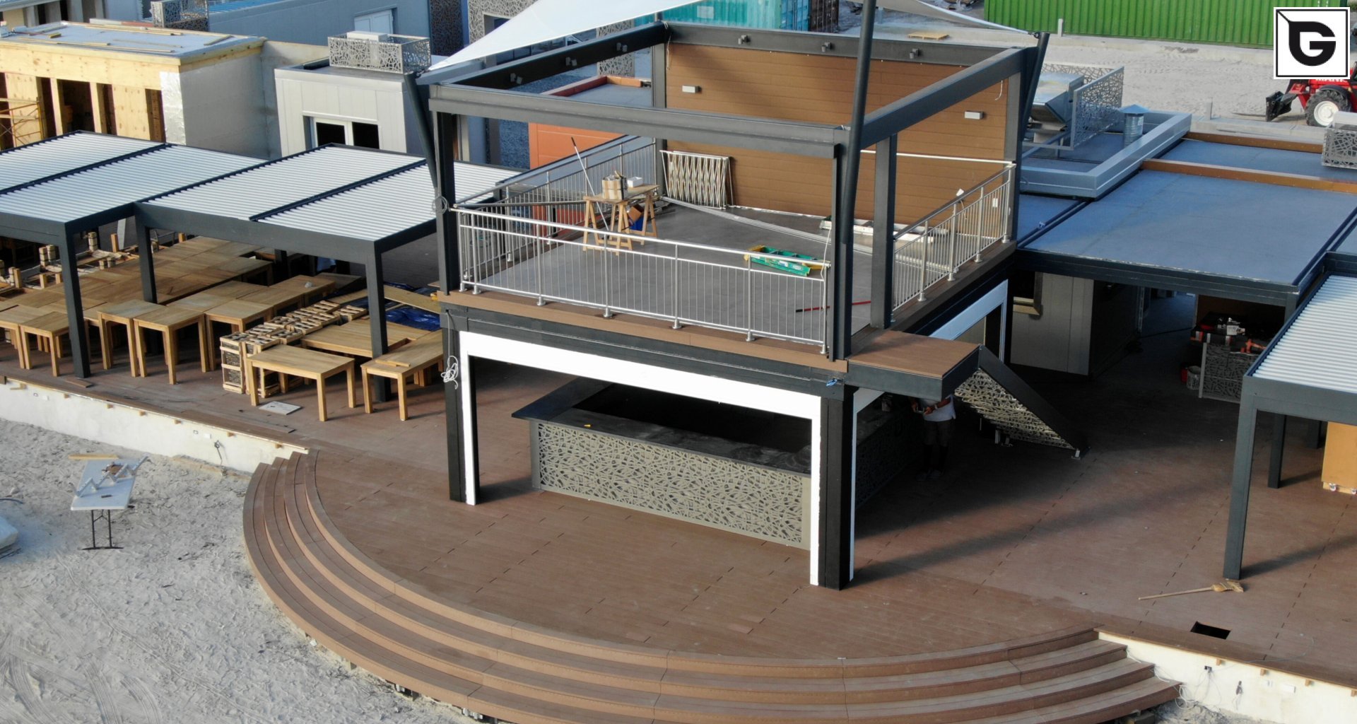 Einrichtungen_Terrasse Gewerbliche Nutzung_Am Wasser entlang