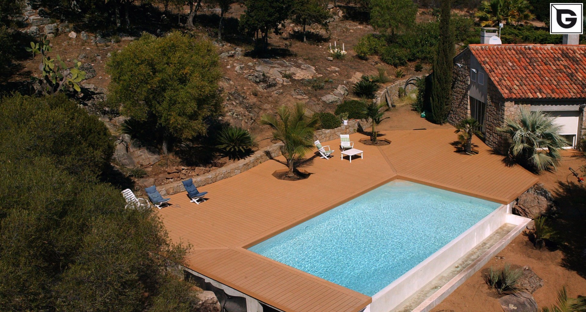 Einrichtungen_Schwimmbad deck_Am Wasser entlang