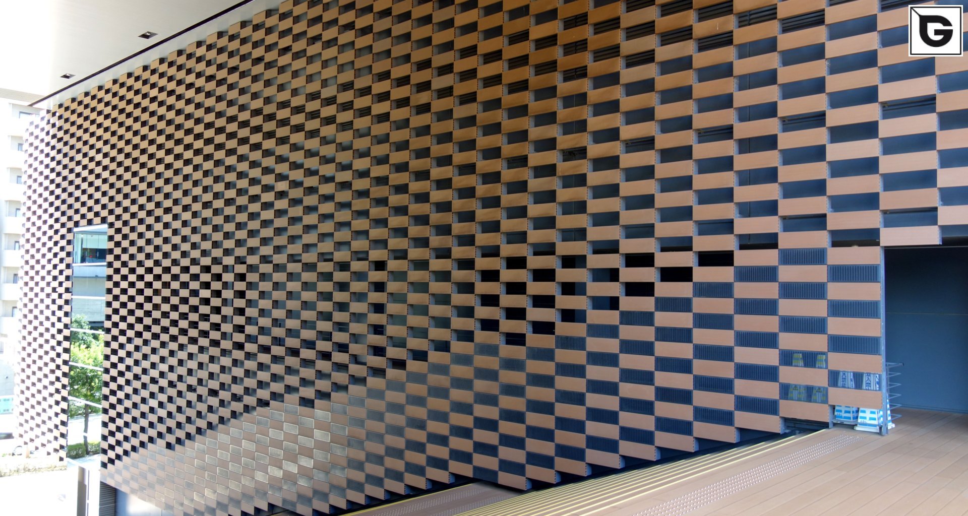 Verwaltungsgebäude_Offene Fassadenverkleidung - horiz._Büros