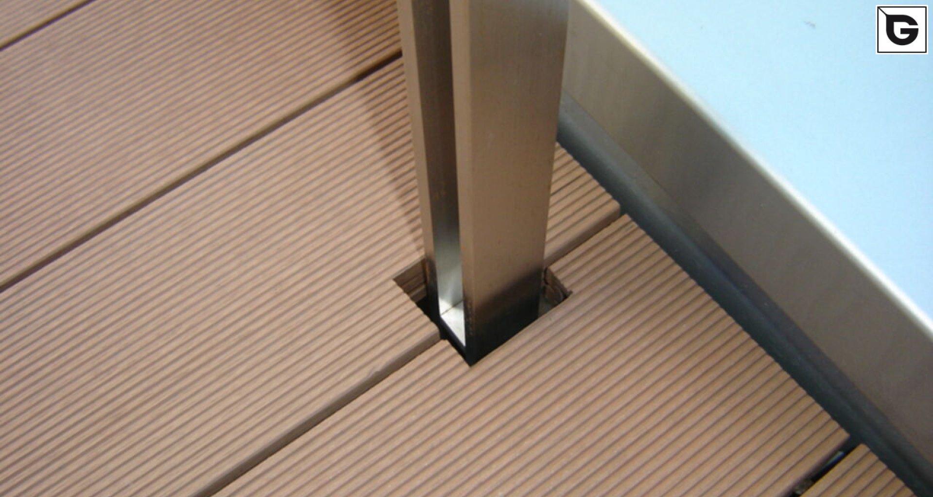 Verwaltungsgebäude_Dachanlage, Balk., Laufgang_Büros