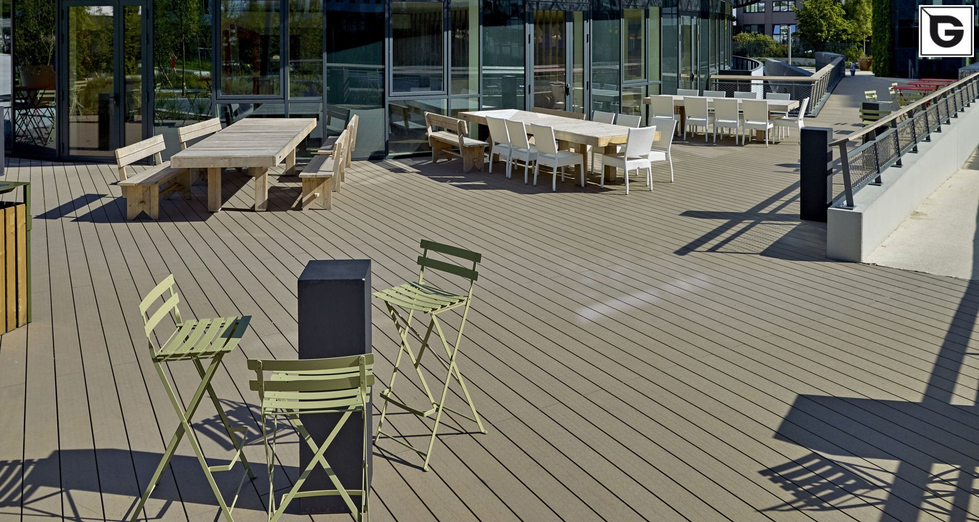 Verwaltungsgebäude_Terrasse Gewerbliche Nutzung_Vorzeigeprojekte - WPC holz 