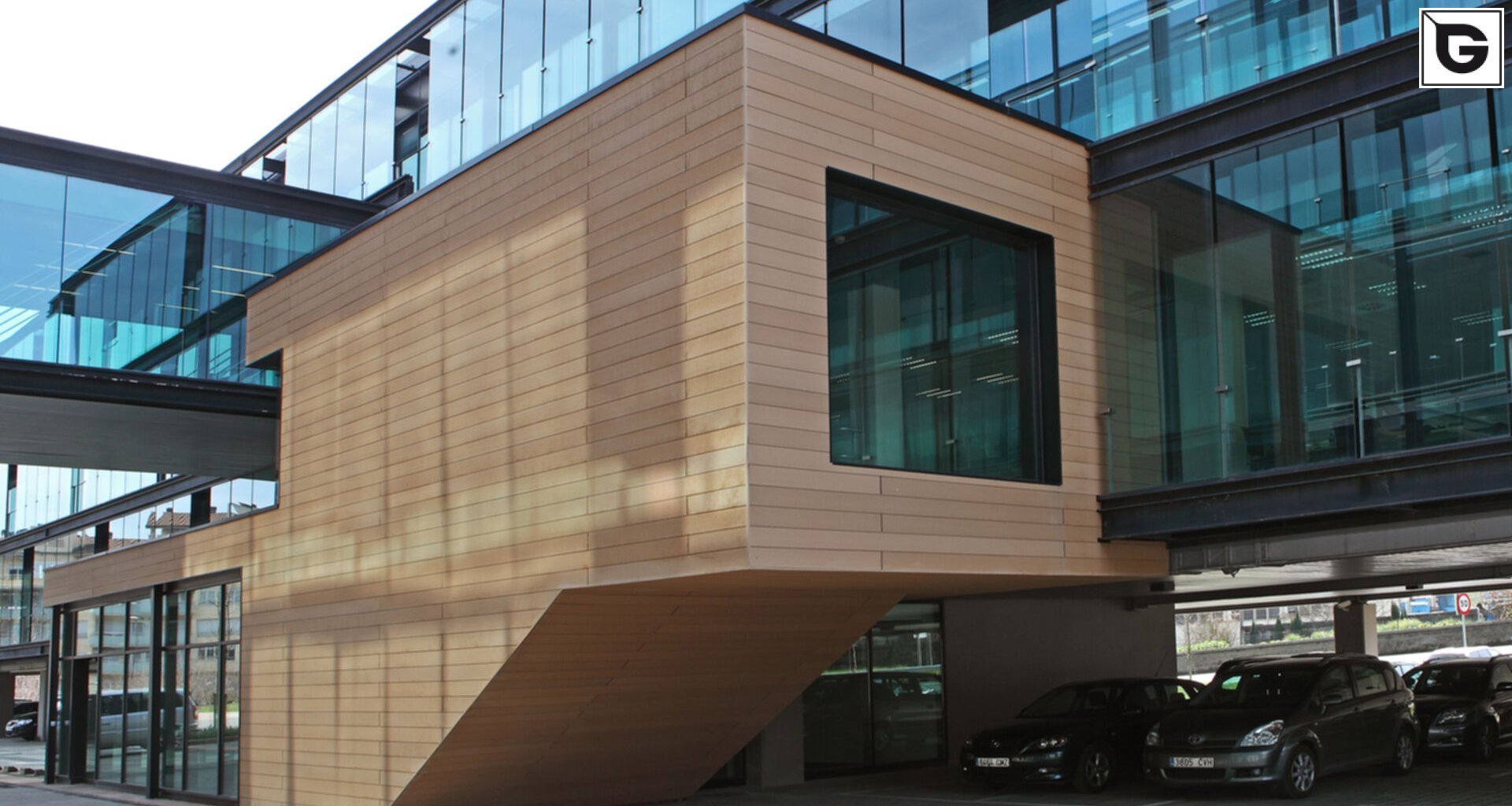 Verwaltungsgebäude_Fassadenverkleidung - horizontal_Büros