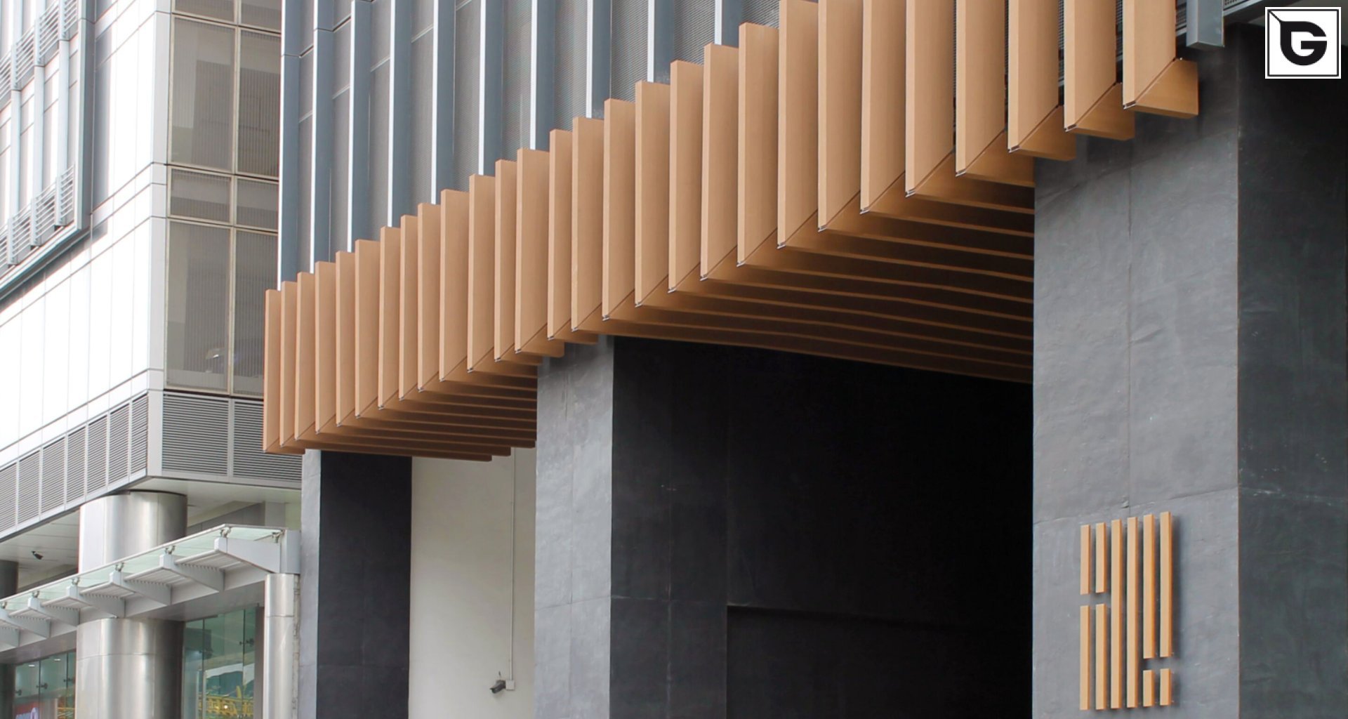 Verwaltungsgebäude_Vertical Sonnenschutz, jalousien_Vorzeigeprojekte - Hybrid holz