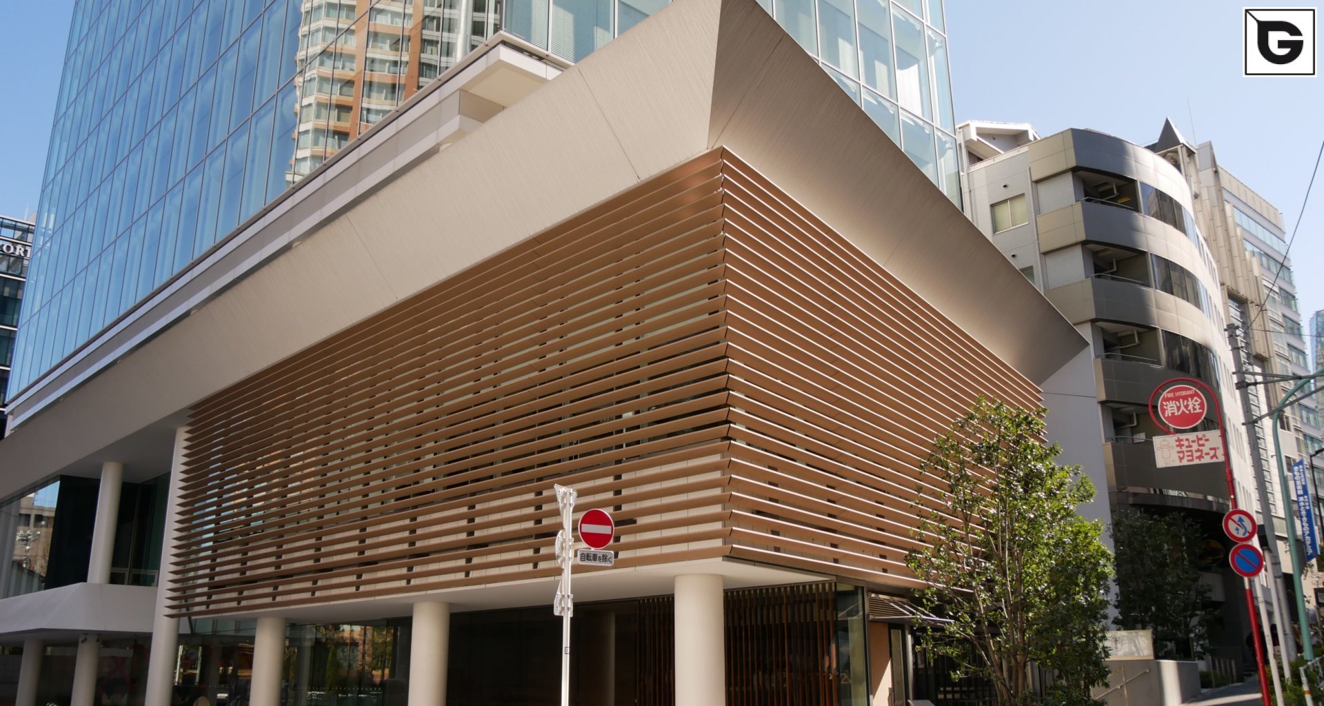 Verwaltungsgebäude_Horizontal Sonnenschutz, jalousien_Büros