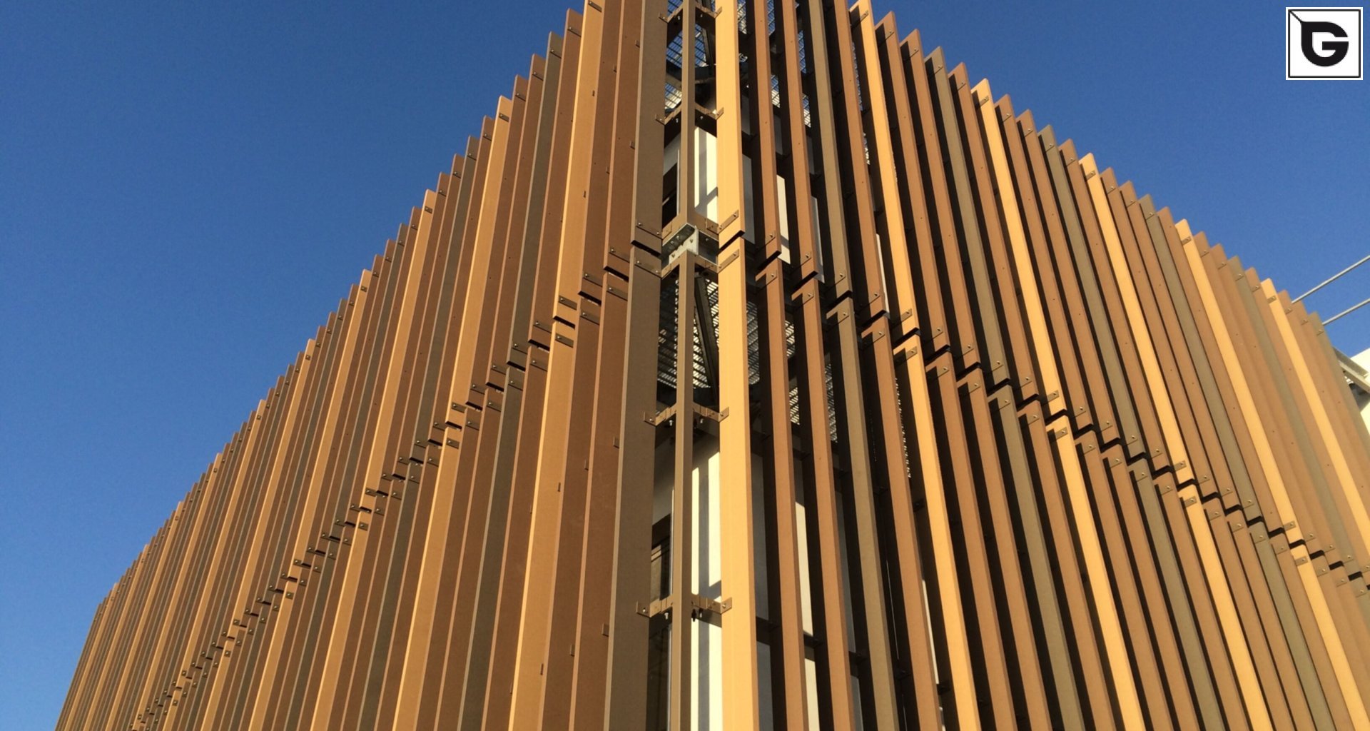 Verwaltungsgebäude_Vertical Sonnenschutz, jalousien_Büros