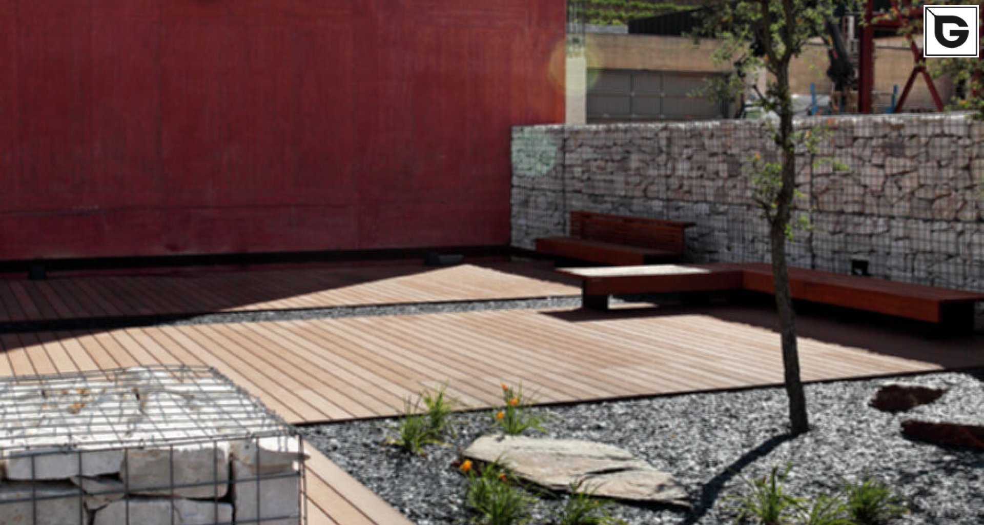 Institutionelle Einrichtungen_Dachanlage, Balk., Laufgang_Gebogene Profilen