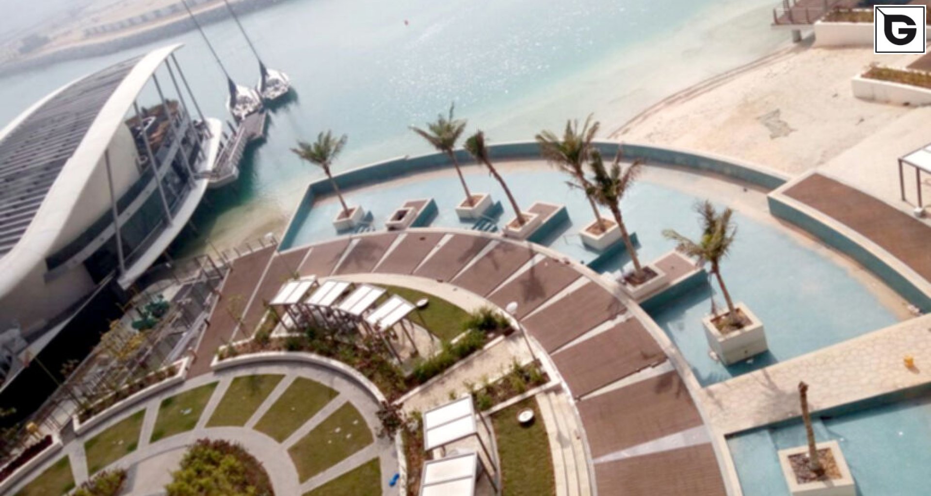 Restaurant und Hotelgewerbe_Schwimmbad deck_Am Wasser entlang