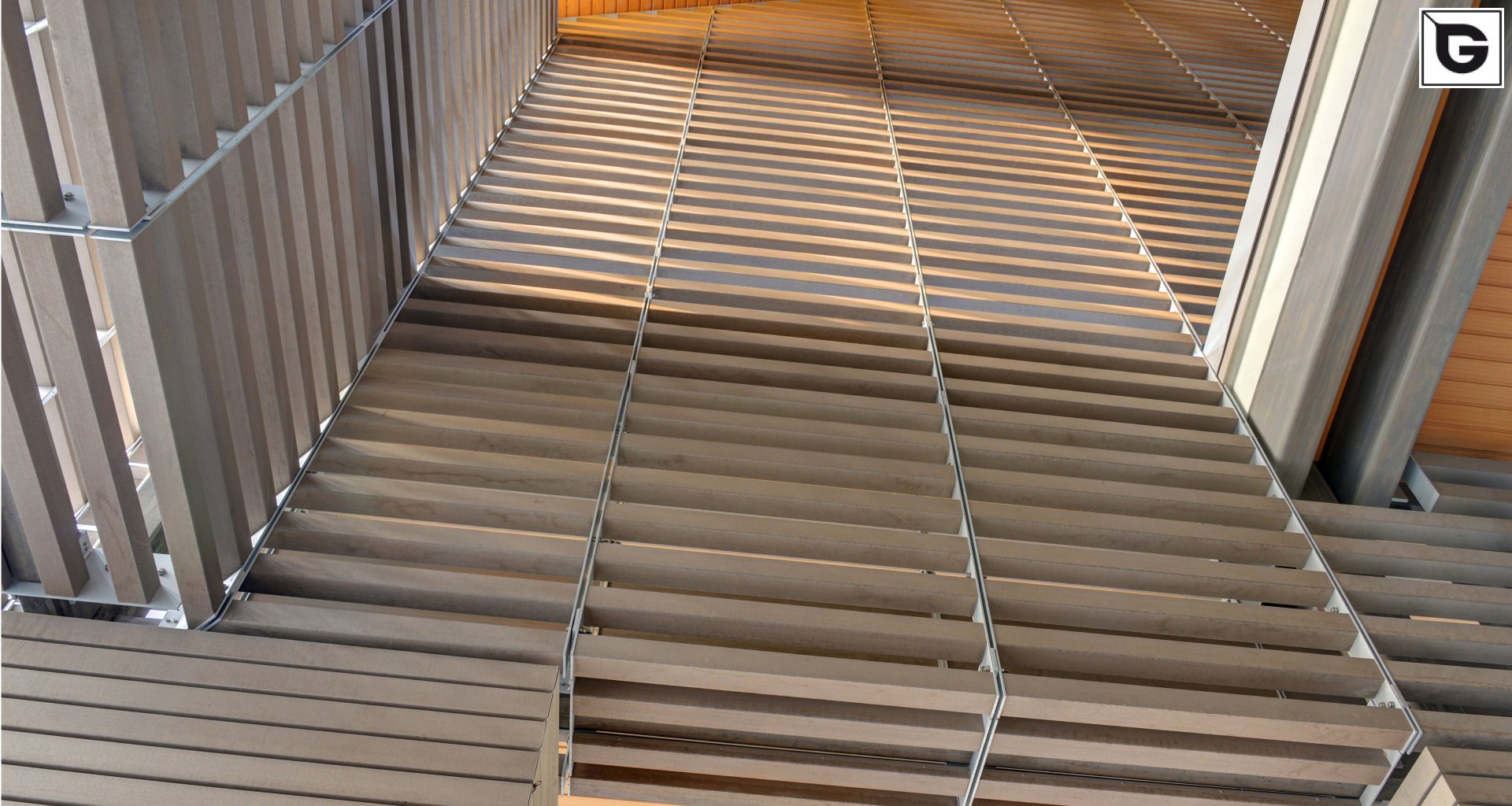 Institutionelle Einrichtungen_Horizontal Sonnenschutz, jalousien_Vorzeigeprojekte - Hybrid holz