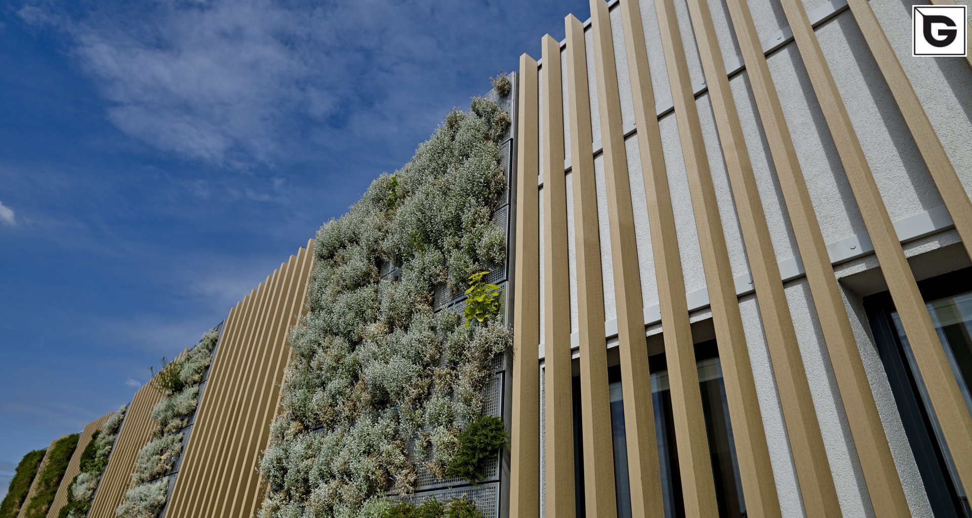 Institutionelle Einrichtungen_Offene Fassadenverkleidung - verti._Vorzeigeprojekte - Hybrid holz