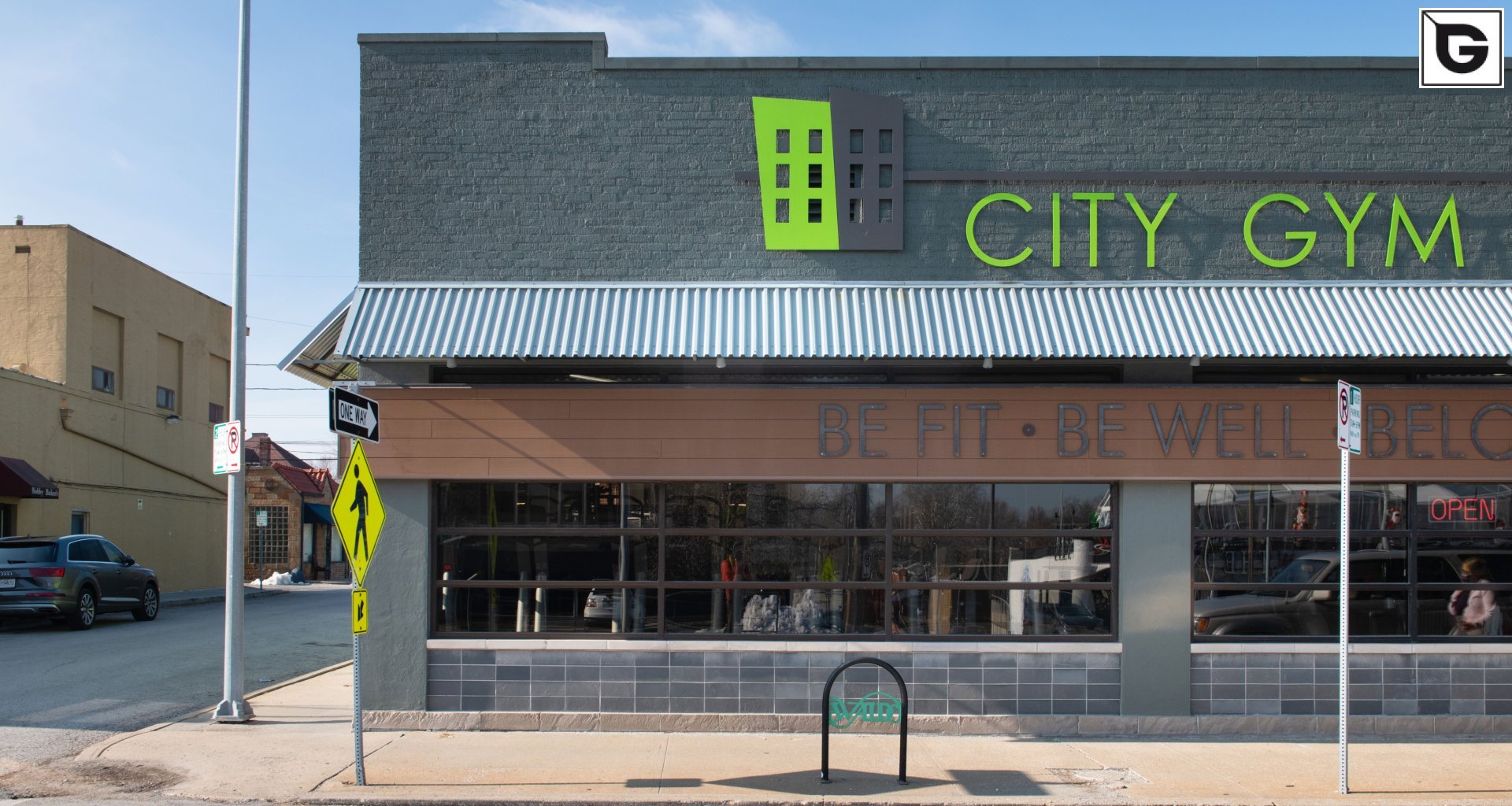 Institutionelle Einrichtungen_Fassadenverkleidung - horizontal_kommerzielles Zeichen