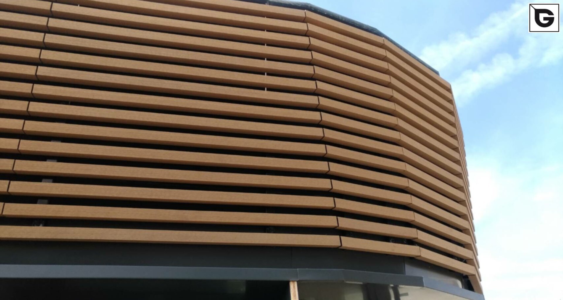 Institutionelle Einrichtungen_Offene Fassadenverkleidung - horiz._Polizei, Feuerwehrmann