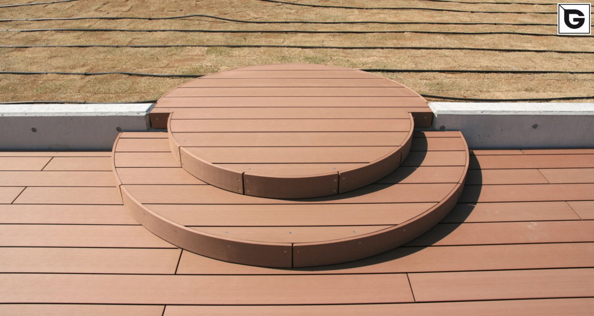 Institutionelle Einrichtungen_Treppen, Stufen & Tribünen_Gebogene Profilen