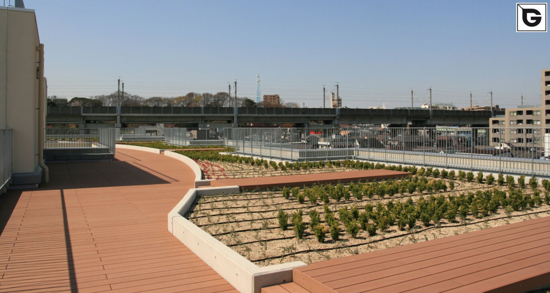 Institutionelle Einrichtungen_Treppen, Stufen & Tribünen_Gebogene Profilen