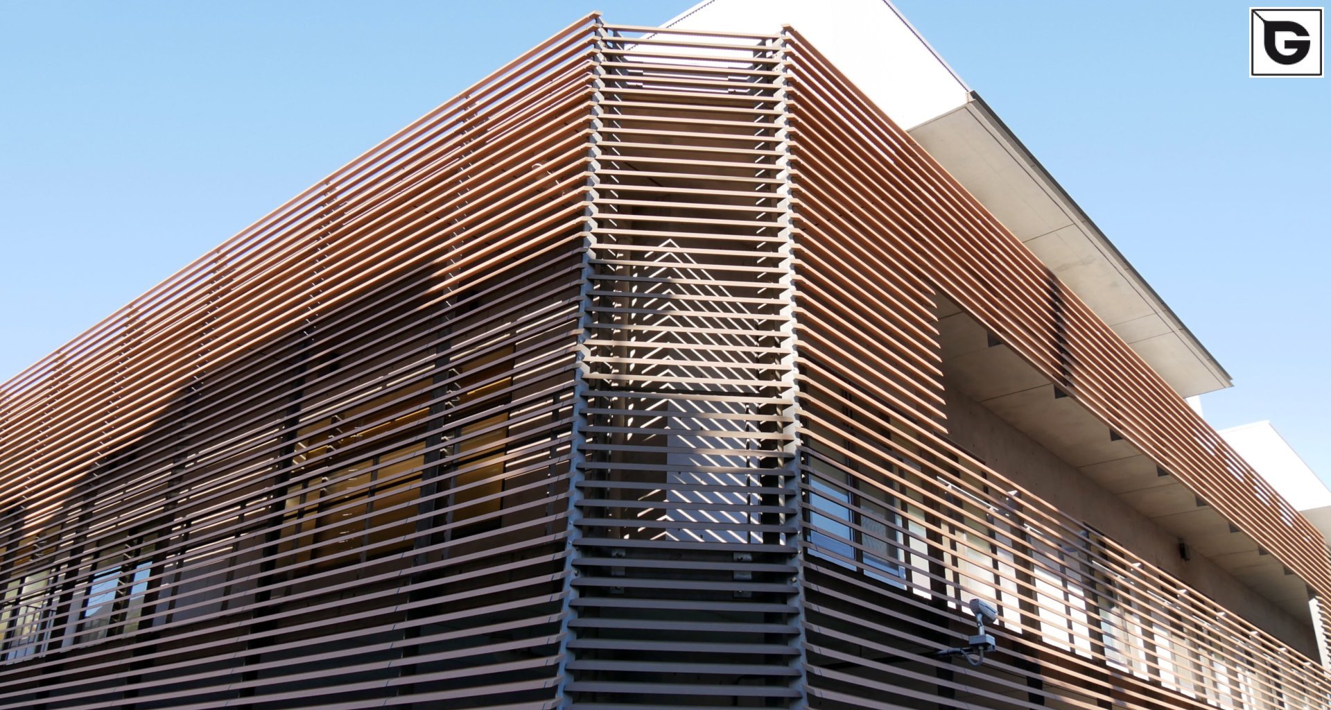 Institutionelle Einrichtungen_Horizontal Sonnenschutz, jalousien_Gebogene Profilen