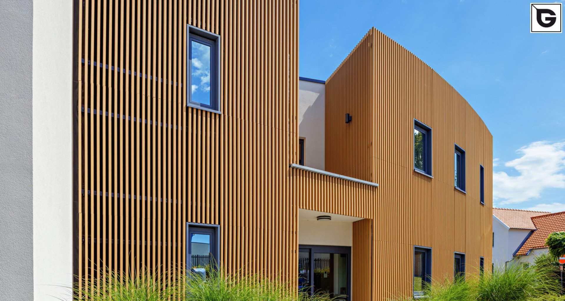 Institutionelle Einrichtungen_Offene Fassadenverkleidung - verti._Gebogene Profilen