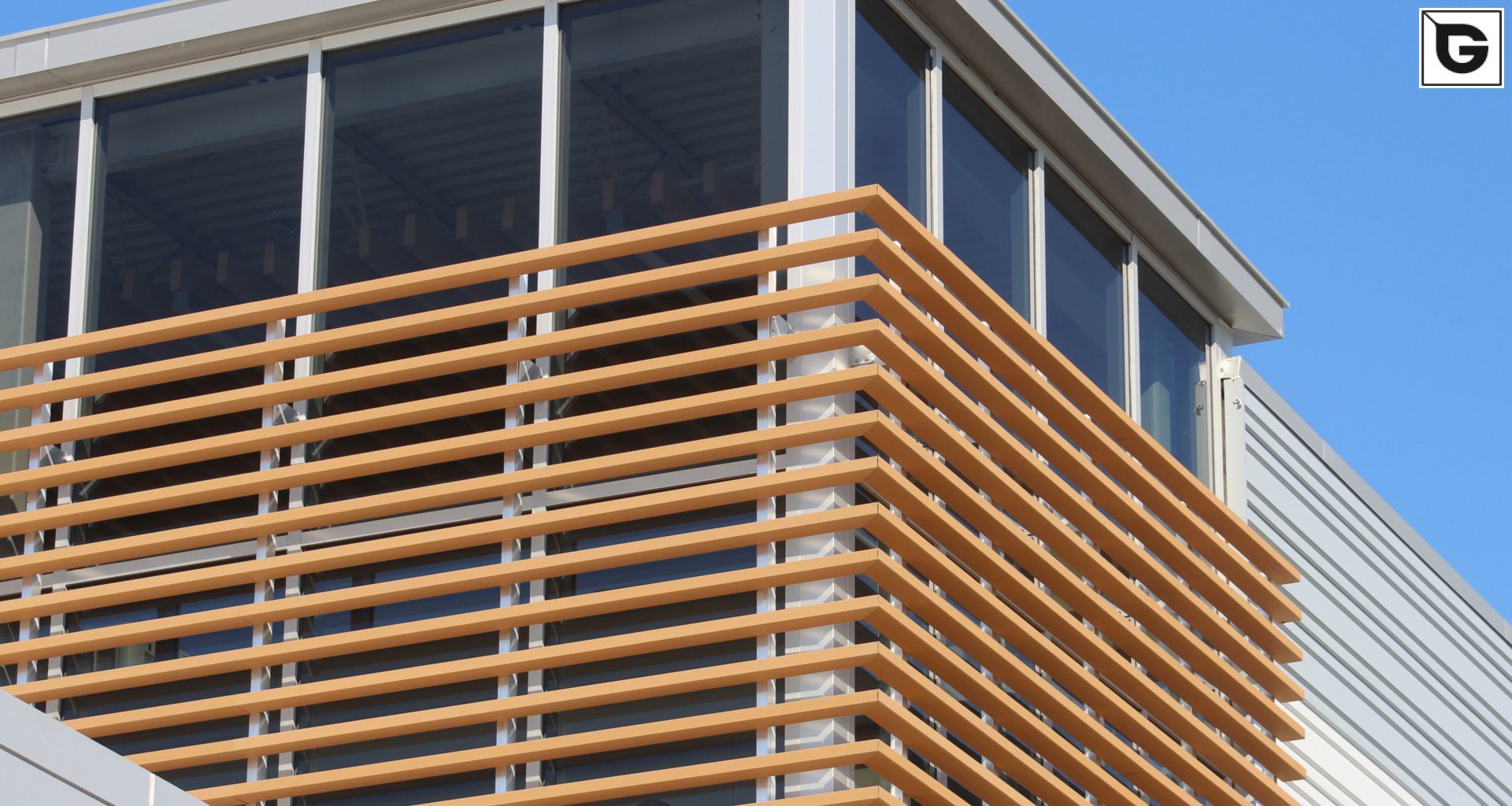 Institutionelle Einrichtungen_Horizontal Sonnenschutz, jalousien_Gebogene Profilen