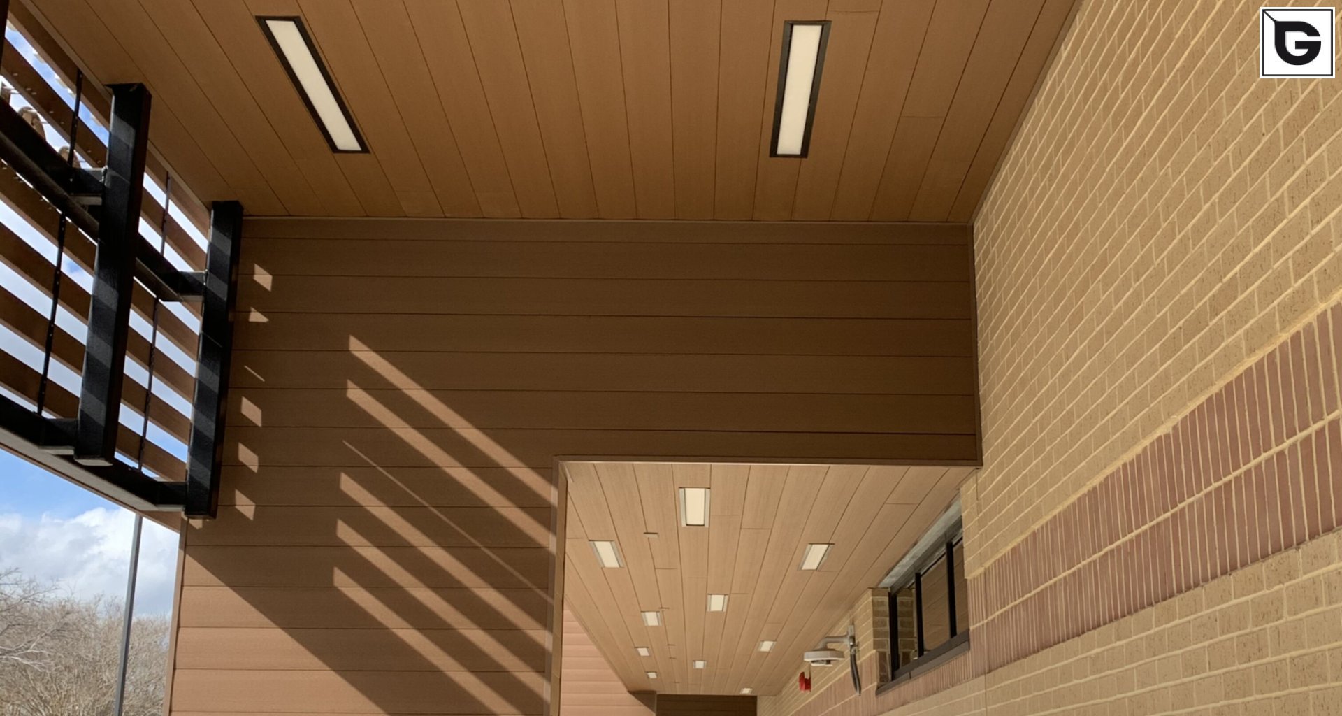 Institutionelle Einrichtungen_Fassadenverkleidung - horizontal_Gebogene Profilen