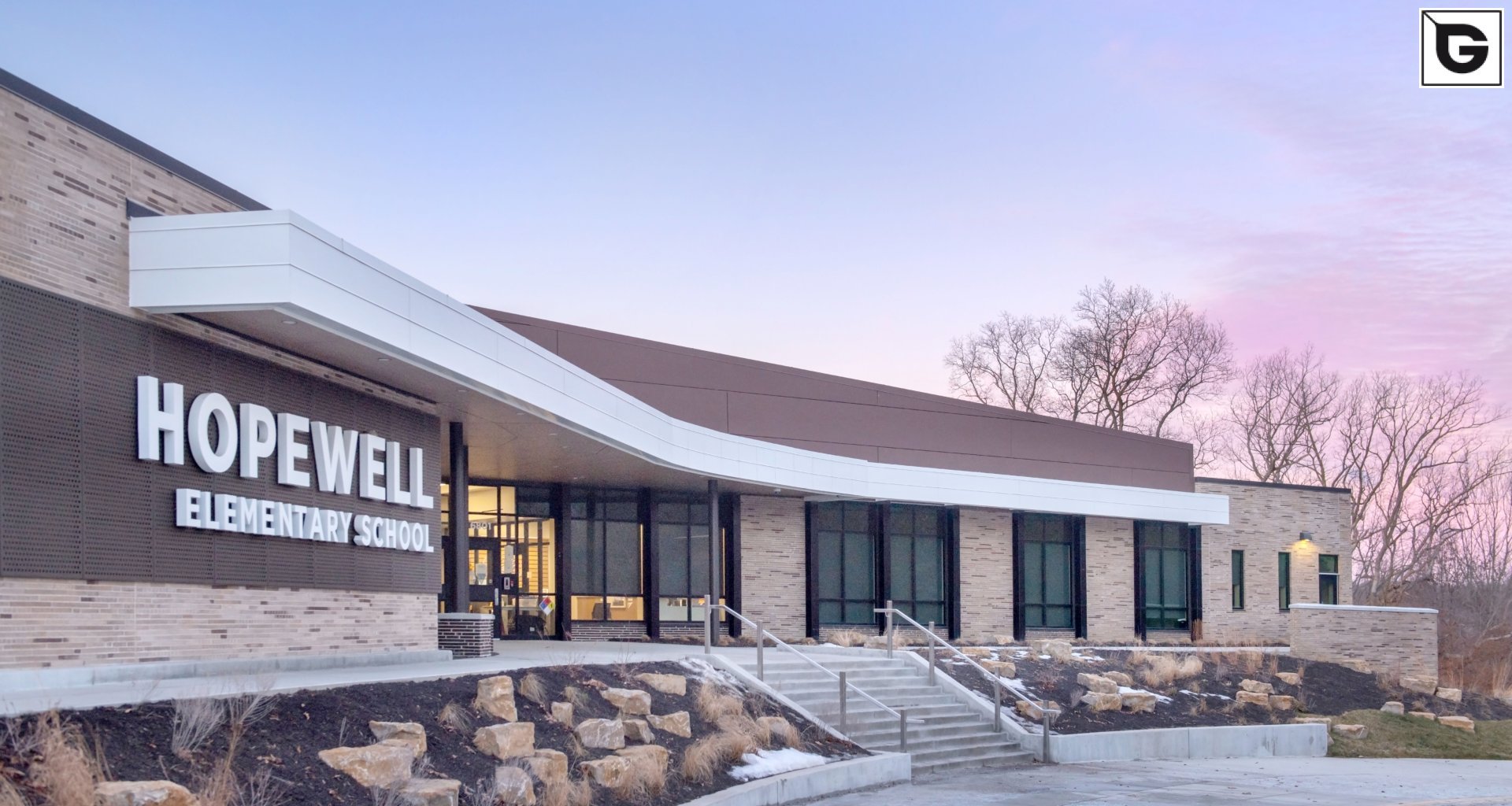 Institutionelle Einrichtungen_Pergola, Dachüberstand, Dach_Gebogene Profilen