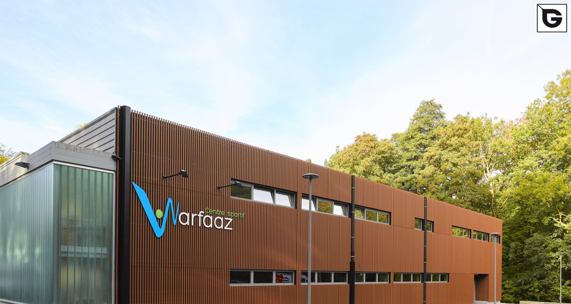 Institutionelle Einrichtungen_Offene Fassadenverkleidung - verti._Sporteinrichtung