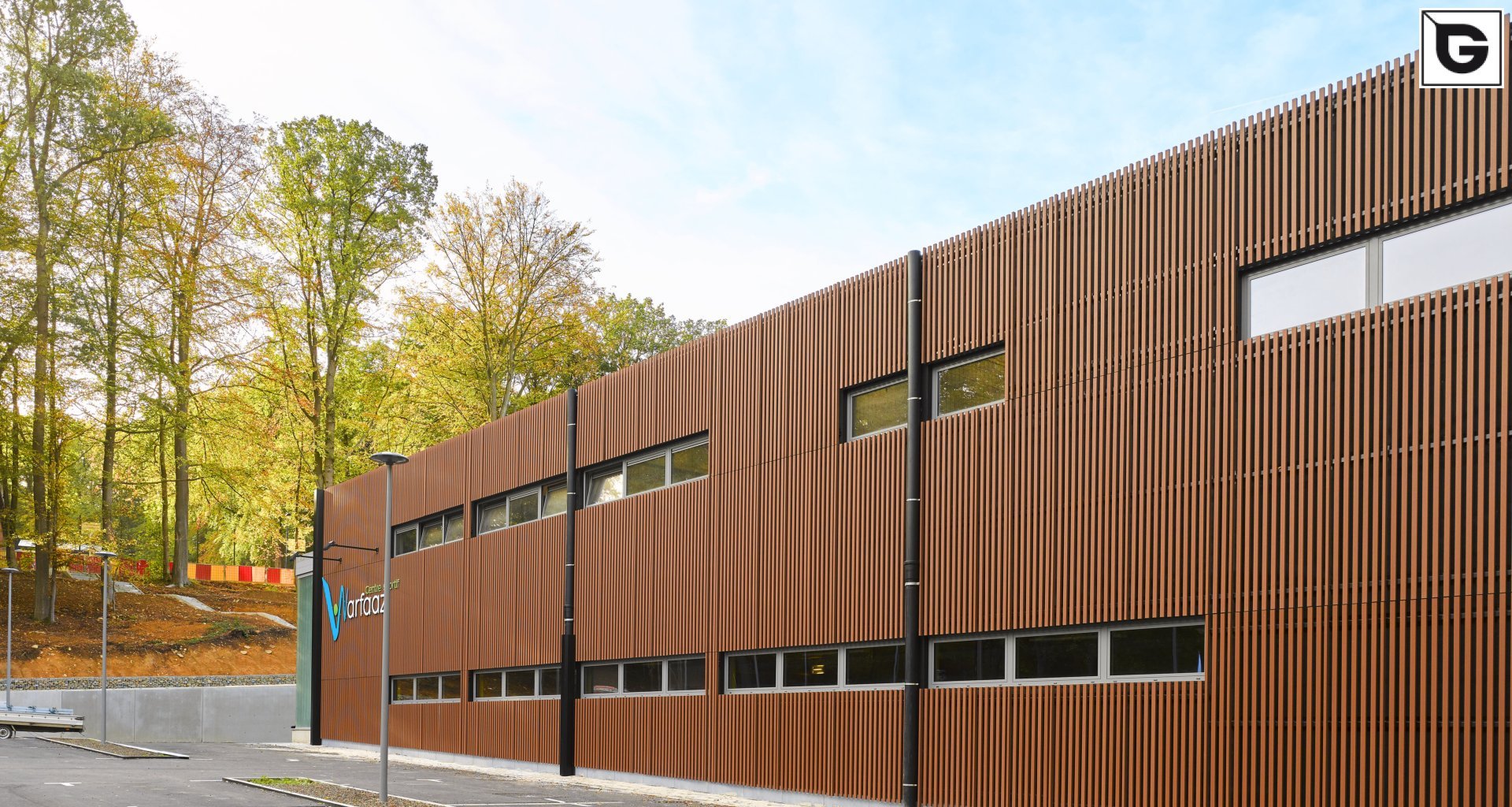 Institutionelle Einrichtungen_Offene Fassadenverkleidung - verti._Sporteinrichtung