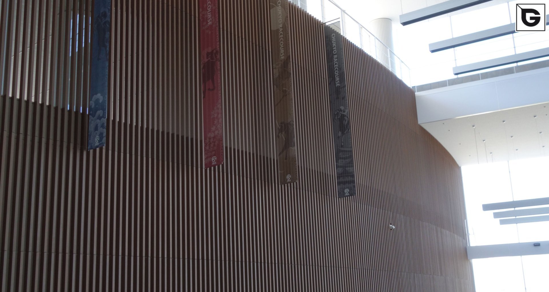 Institutionelle Einrichtungen_Offene Fassadenverkleidung - verti._Sporteinrichtung