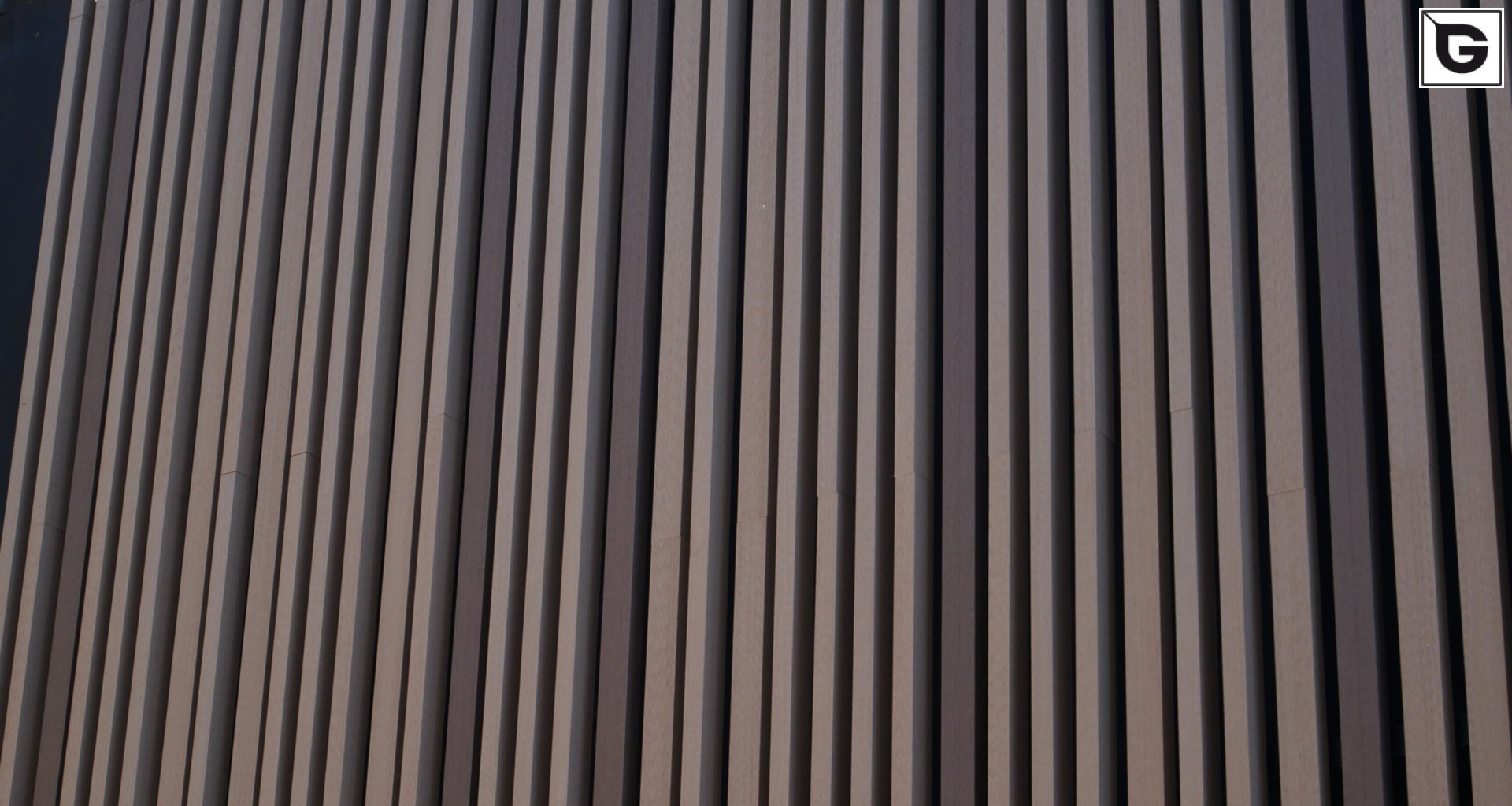 Institutionelle Einrichtungen_Offene Fassadenverkleidung - verti._Sporteinrichtung