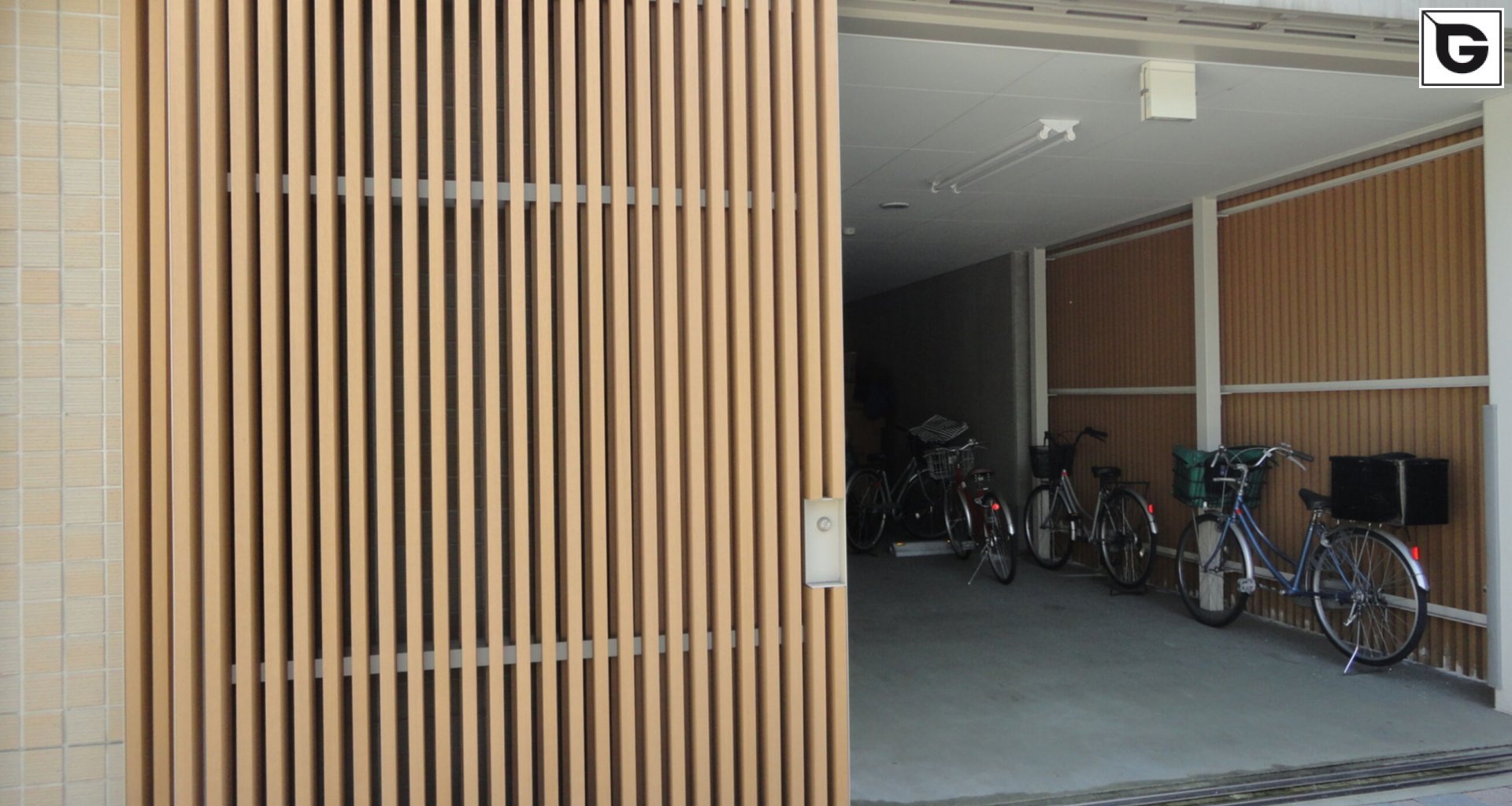 Kaufmännische Gebäude_Zäune, Mauer, Portal_Finanzielle Institution