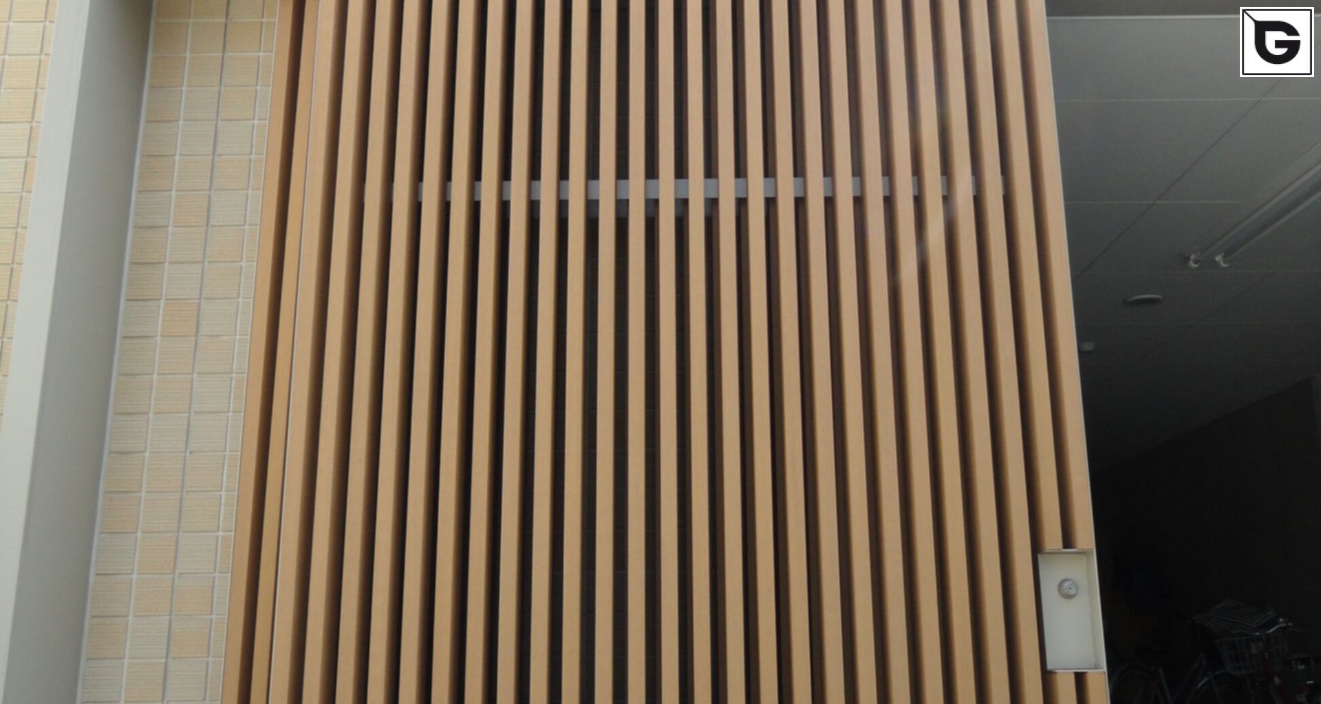 Kaufmännische Gebäude_Zäune, Mauer, Portal_Finanzielle Institution