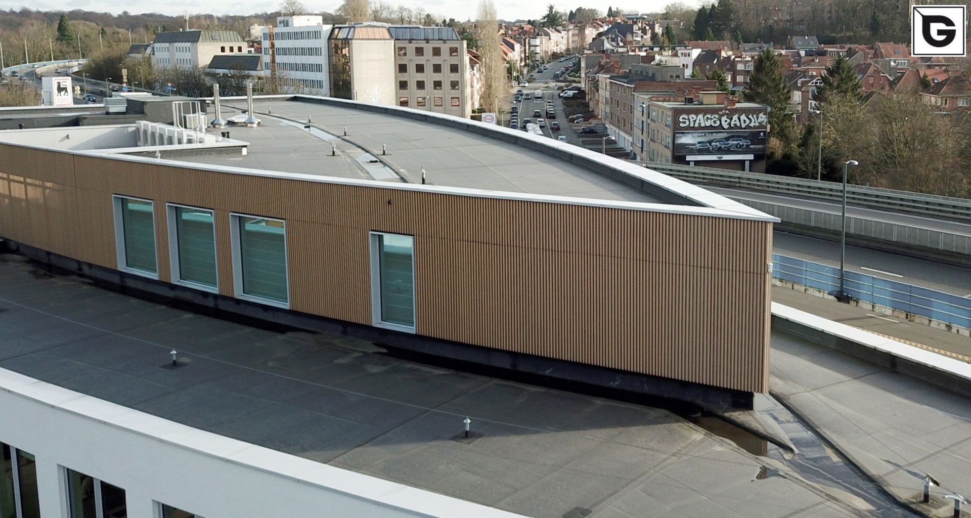 Kaufmännische Gebäude_Offene Fassadenverkleidung - verti._Finanzielle Institution