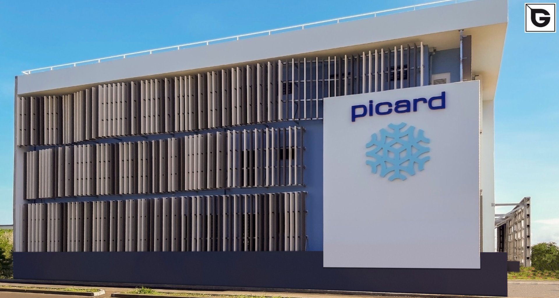 Kaufmännische Gebäude_Offene Fassadenverkleidung - verti._Einkaufszentrum