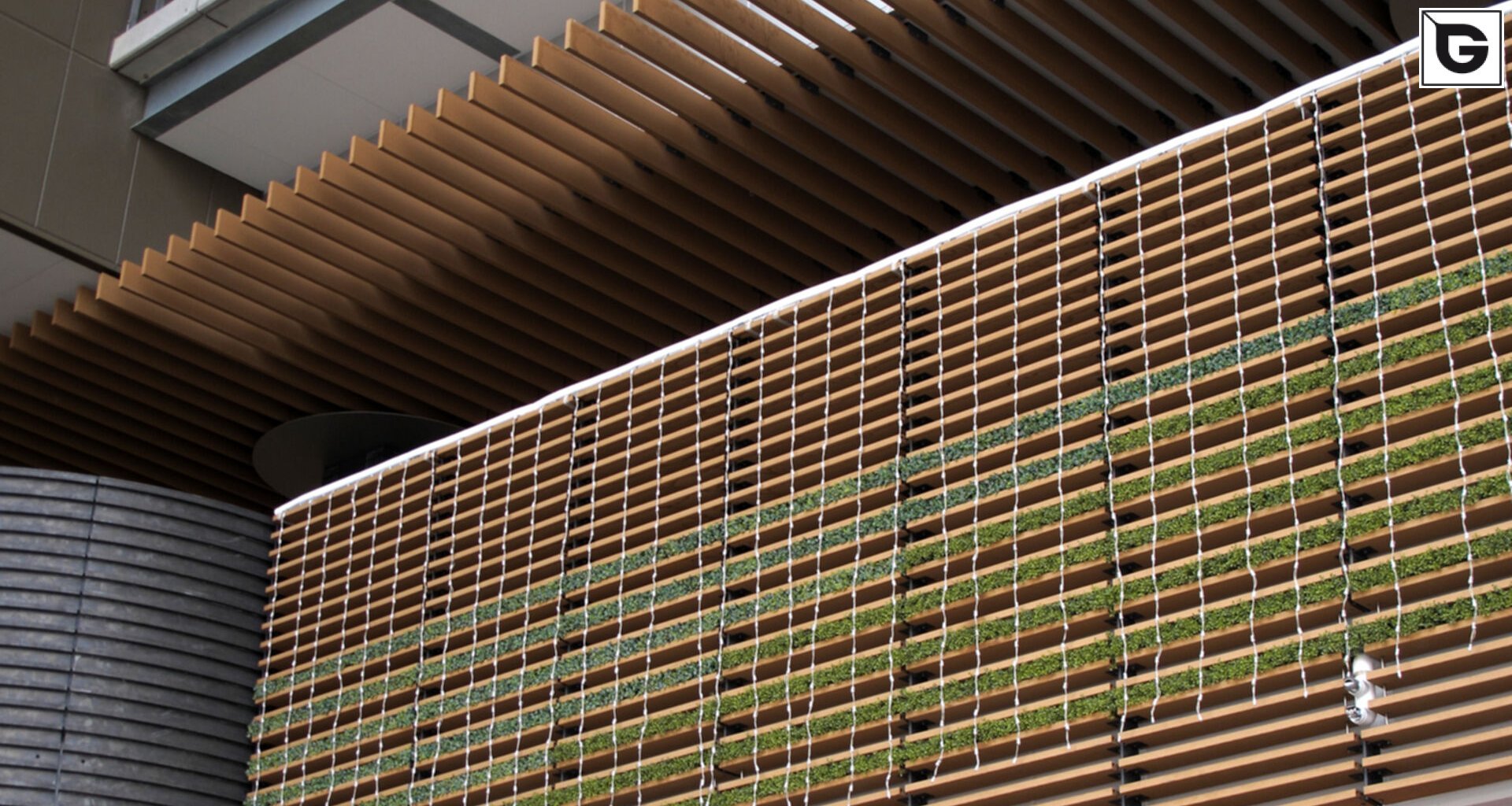 Kaufmännische Gebäude_Pergola, Dachüberstand, Dach_Einkaufszentrum