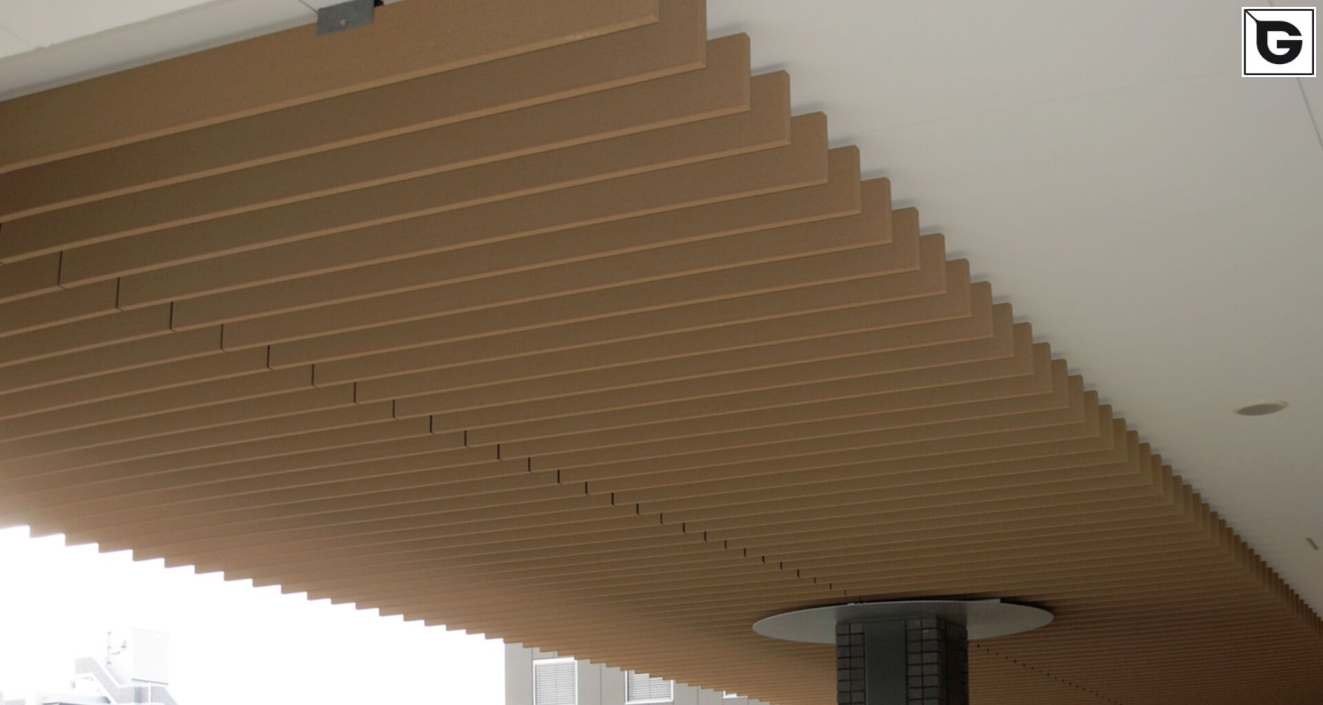 Kaufmännische Gebäude_Pergola, Dachüberstand, Dach_Einkaufszentrum