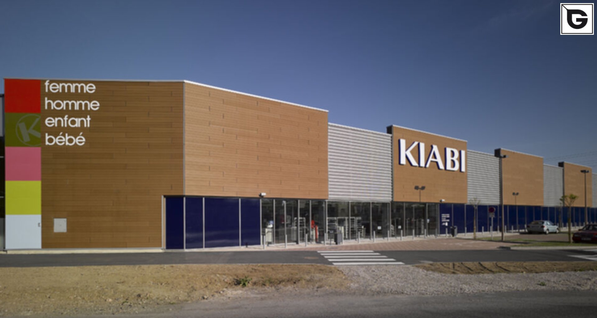 Kaufmännische Gebäude_Fassadenverkleidung - horizontal_Einkaufszentrum