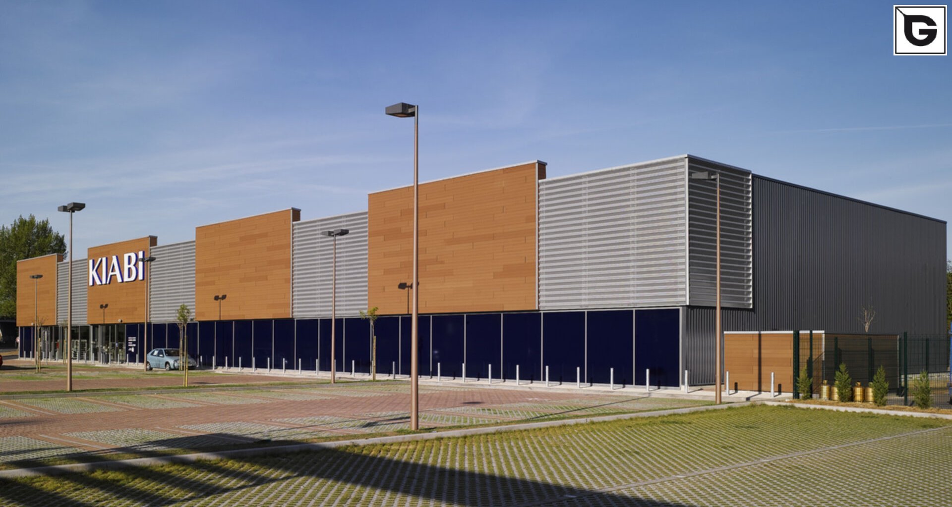 Kaufmännische Gebäude_Fassadenverkleidung - horizontal_Einkaufszentrum