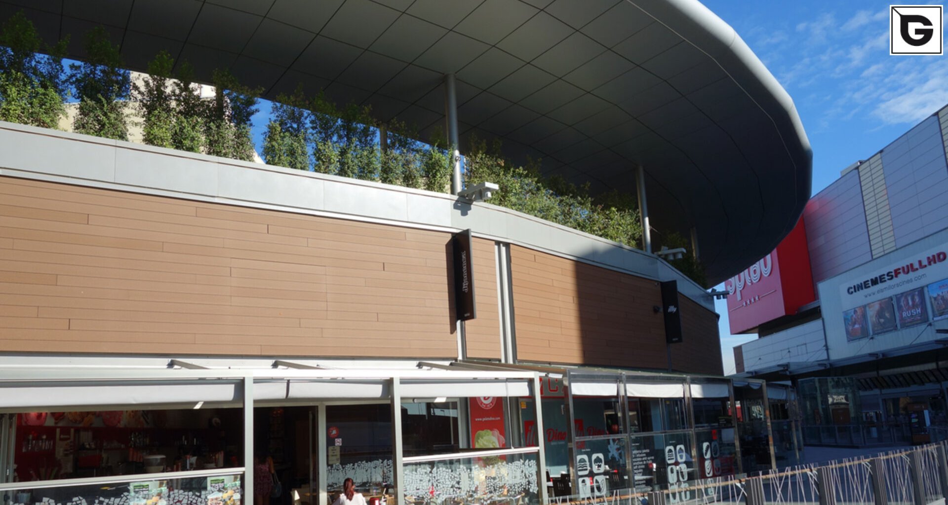 Kaufmännische Gebäude_Fassadenverkleidung - horizontal_Vorzeigeprojekte - WPC holz 