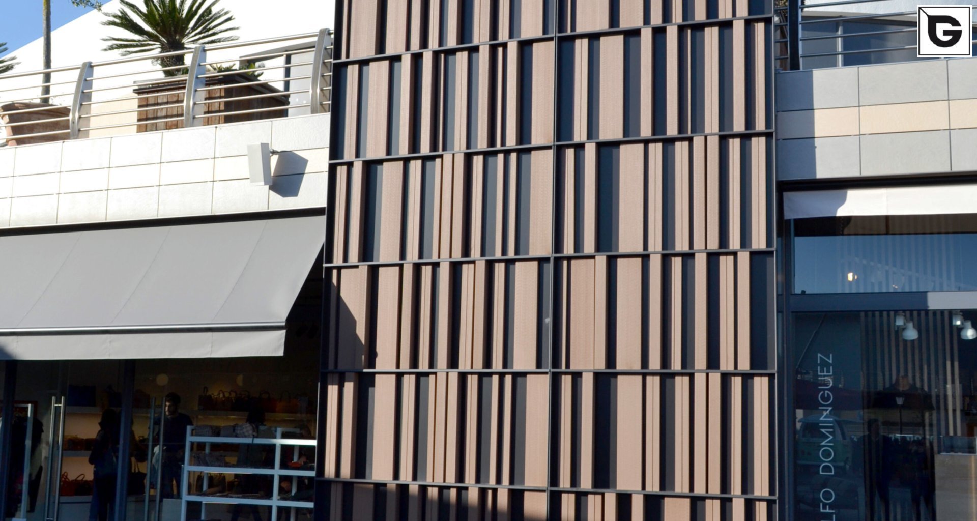 Kaufmännische Gebäude_Vertical Sonnenschutz, jalousien_Einkaufszentrum