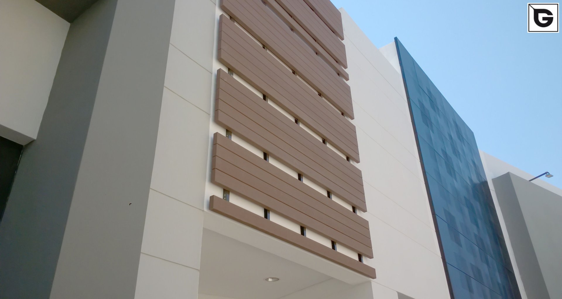 Kaufmännische Gebäude_Vertical Sonnenschutz, jalousien_Einkaufszentrum