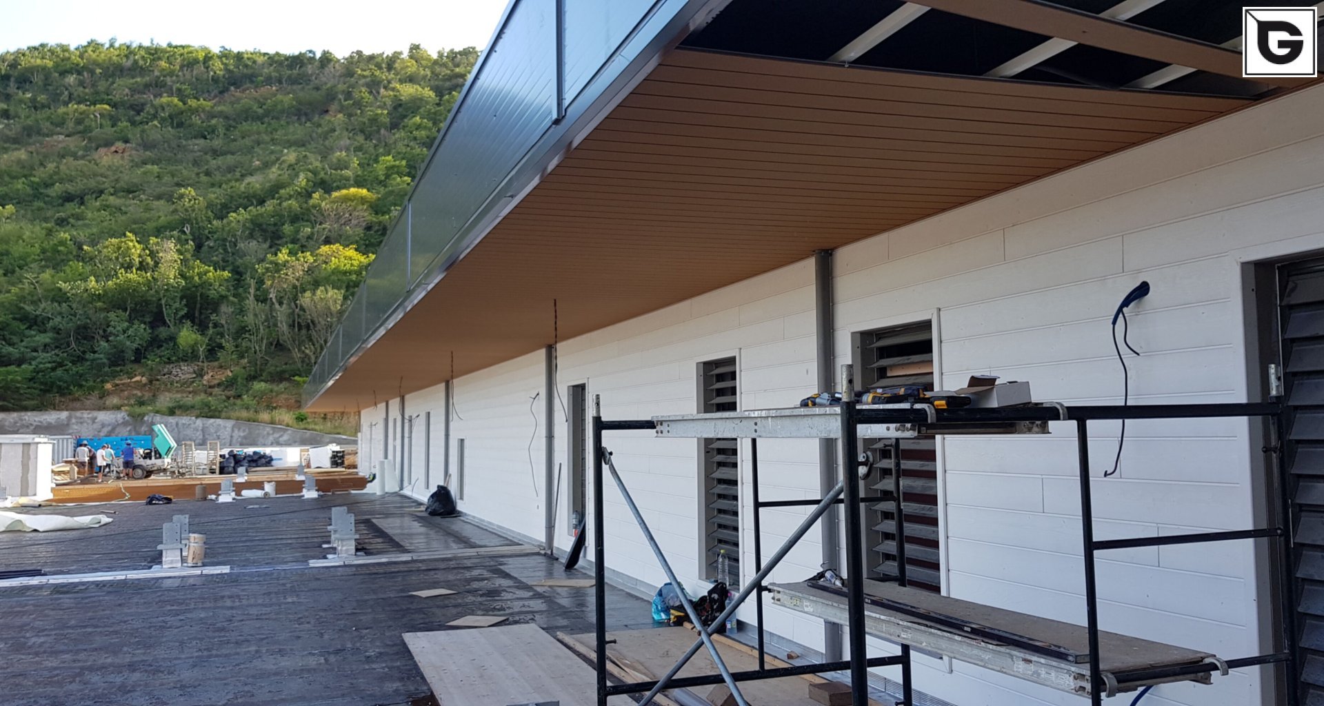 Kaufmännische Gebäude_Pergola, Dachüberstand, Dach_Einkaufszentrum