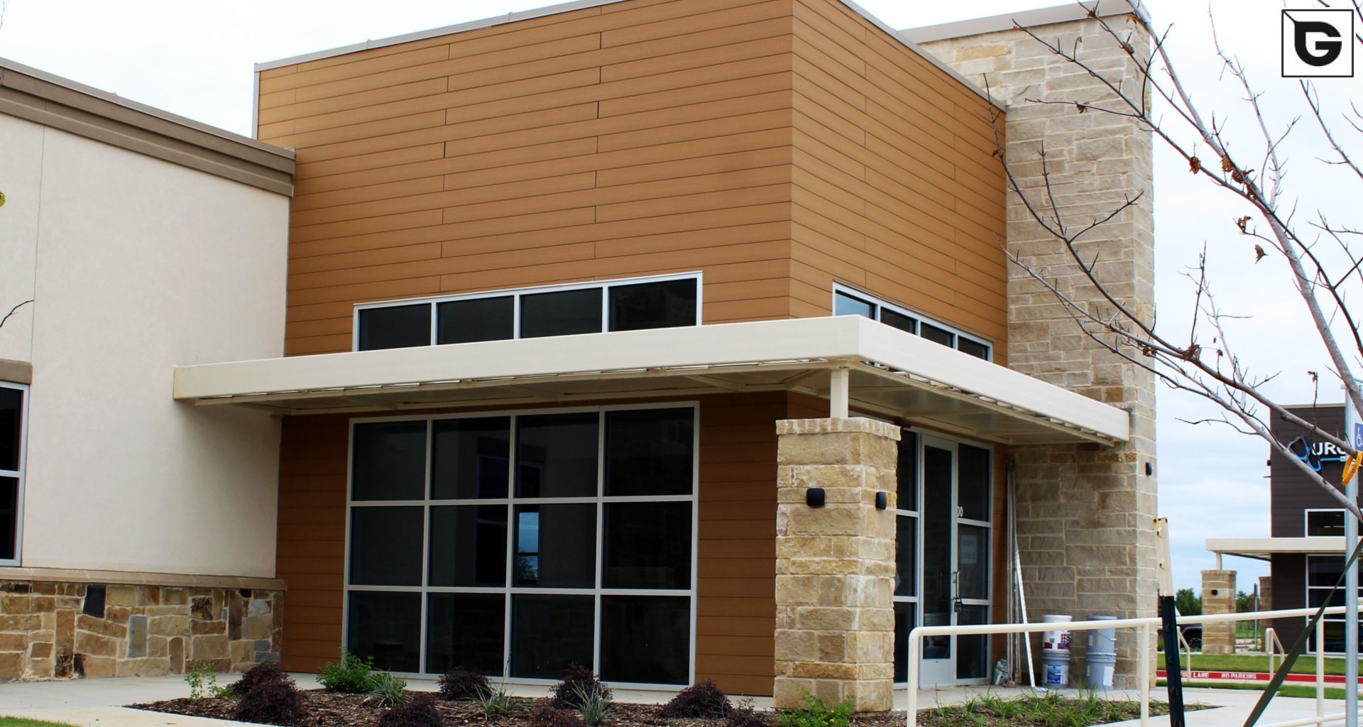 Kaufmännische Gebäude_Fassadenverkleidung - horizontal_Einkaufszentrum