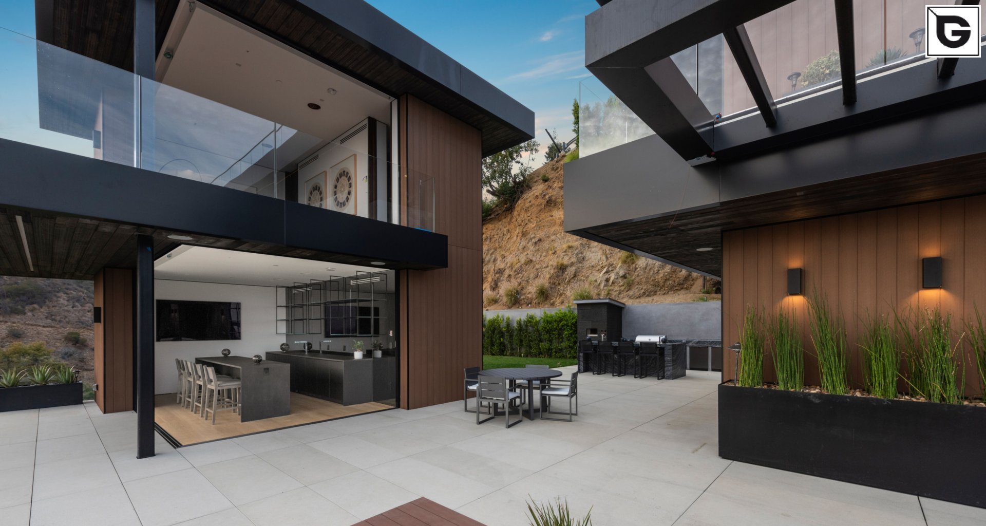 Private deck 1871 Stanley Rd, Los-Angeles