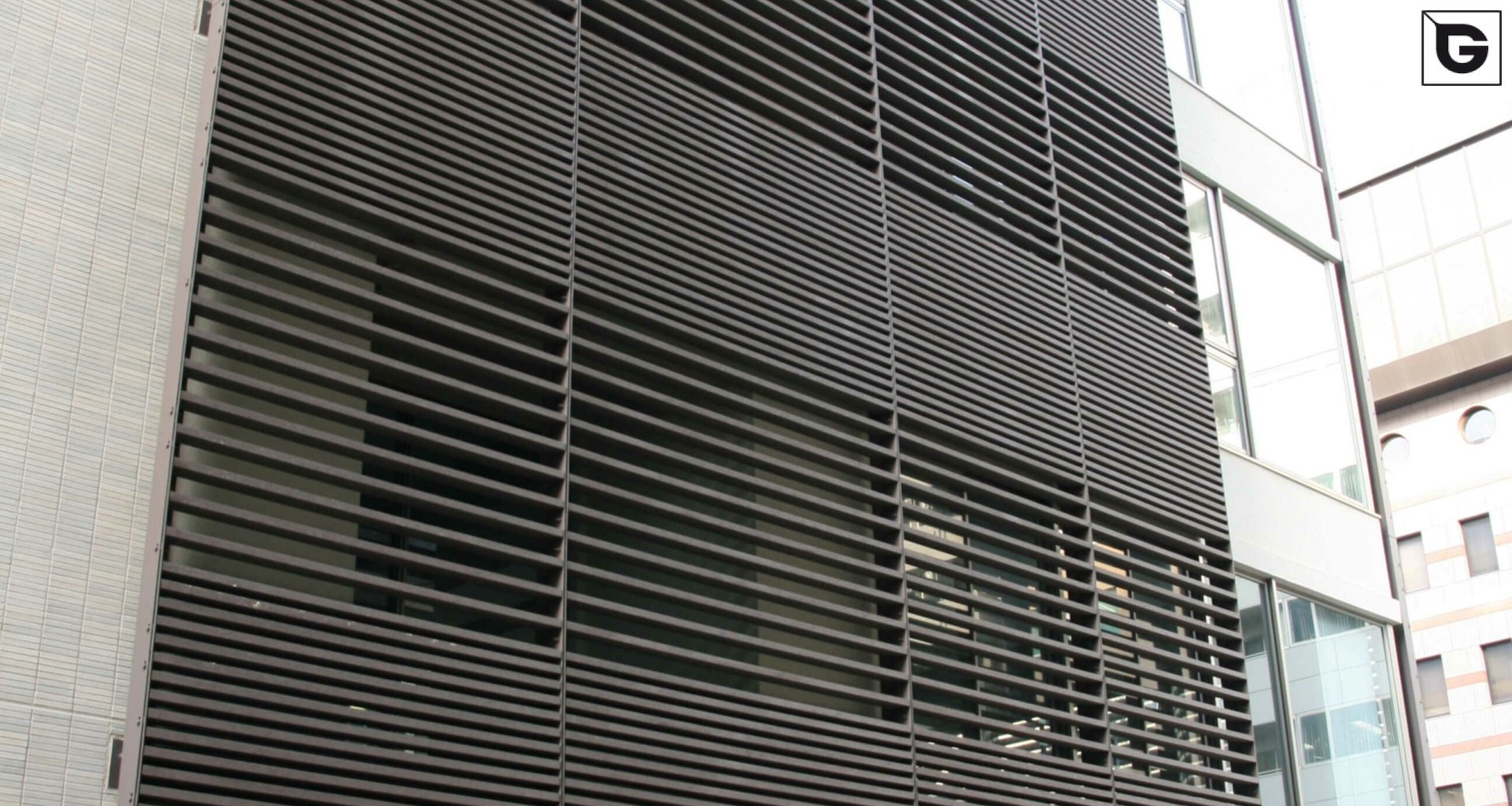 Wohngebäude_Horizontal Sonnenschutz, jalousien_Wohnhaus