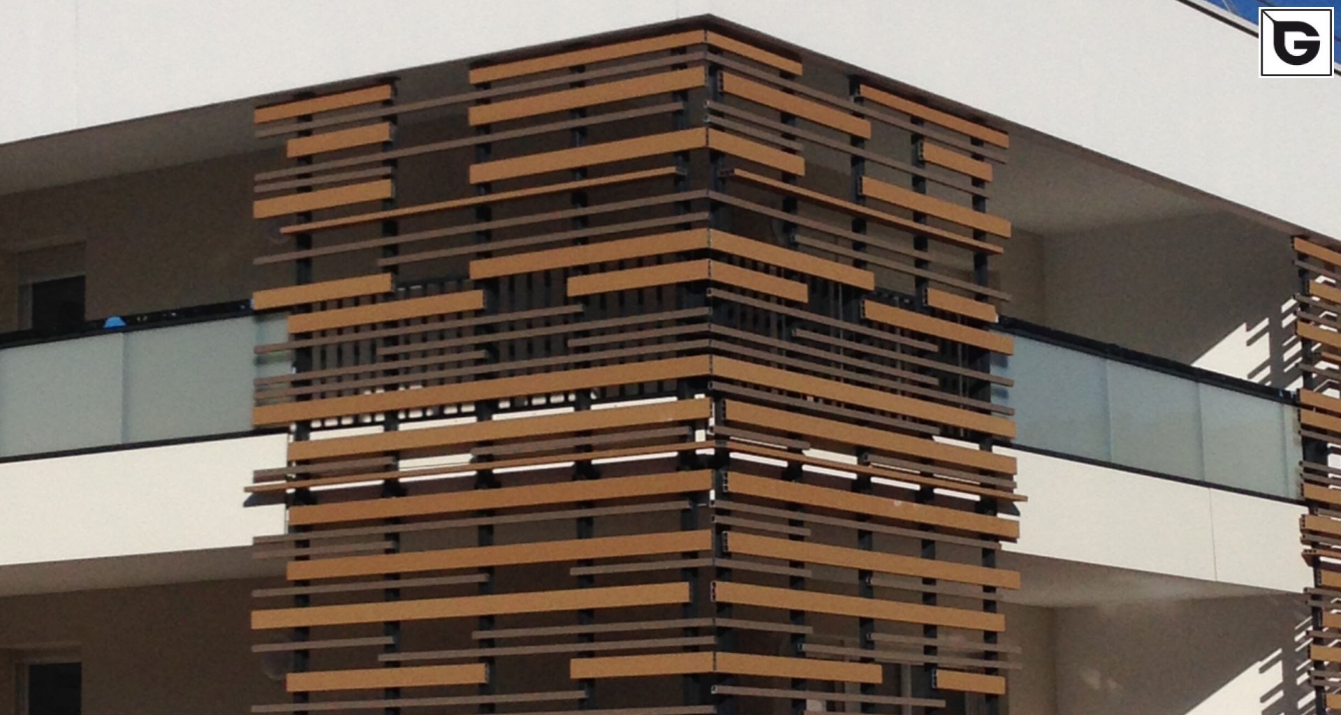 Wohngebäude_Horizontal Sonnenschutz, jalousien_Wohnhaus