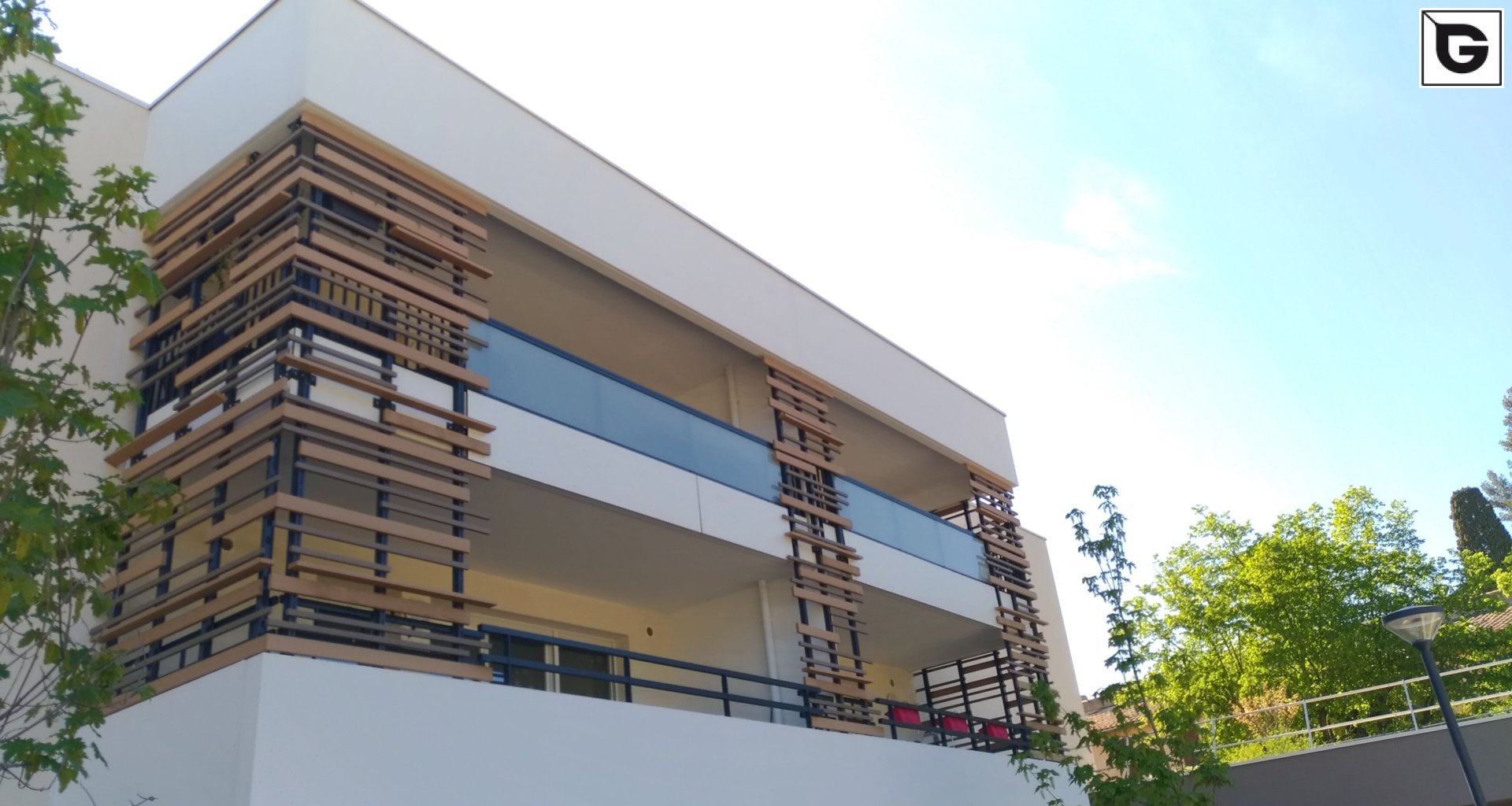 Wohngebäude_Horizontal Sonnenschutz, jalousien_Wohnhaus