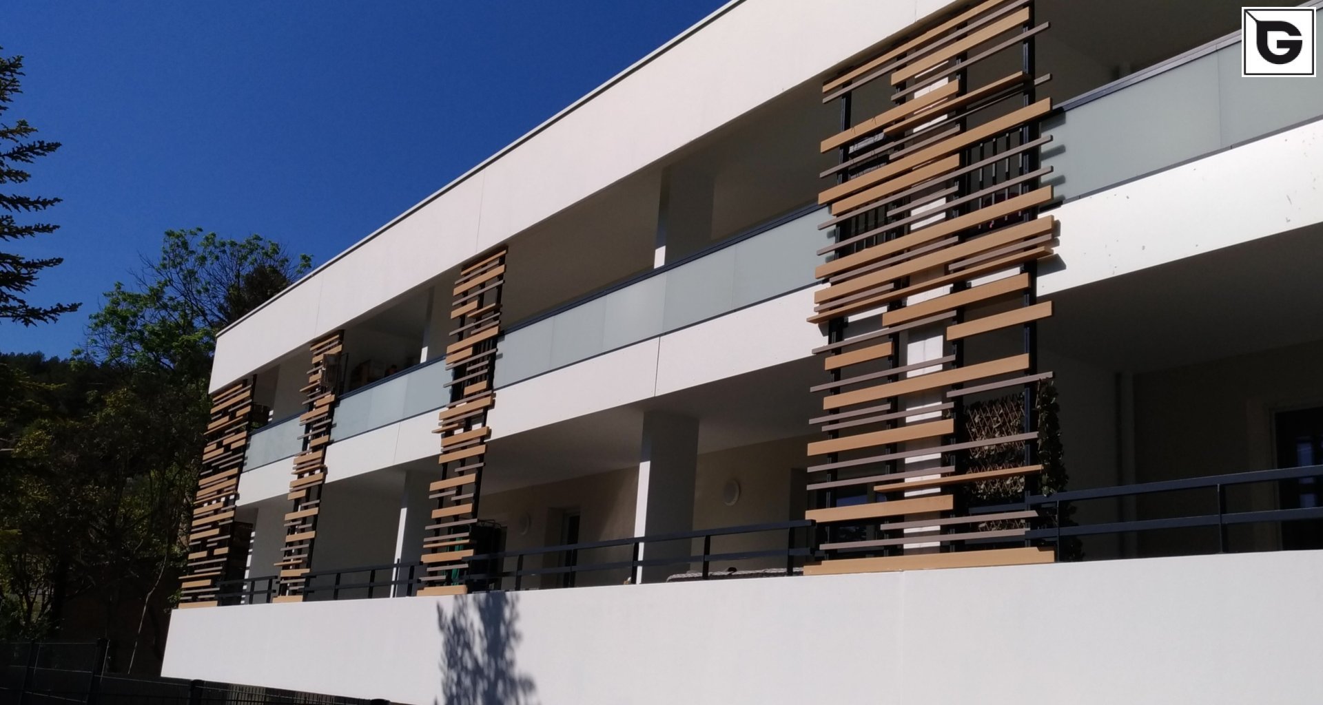 Wohngebäude_Horizontal Sonnenschutz, jalousien_Wohnhaus