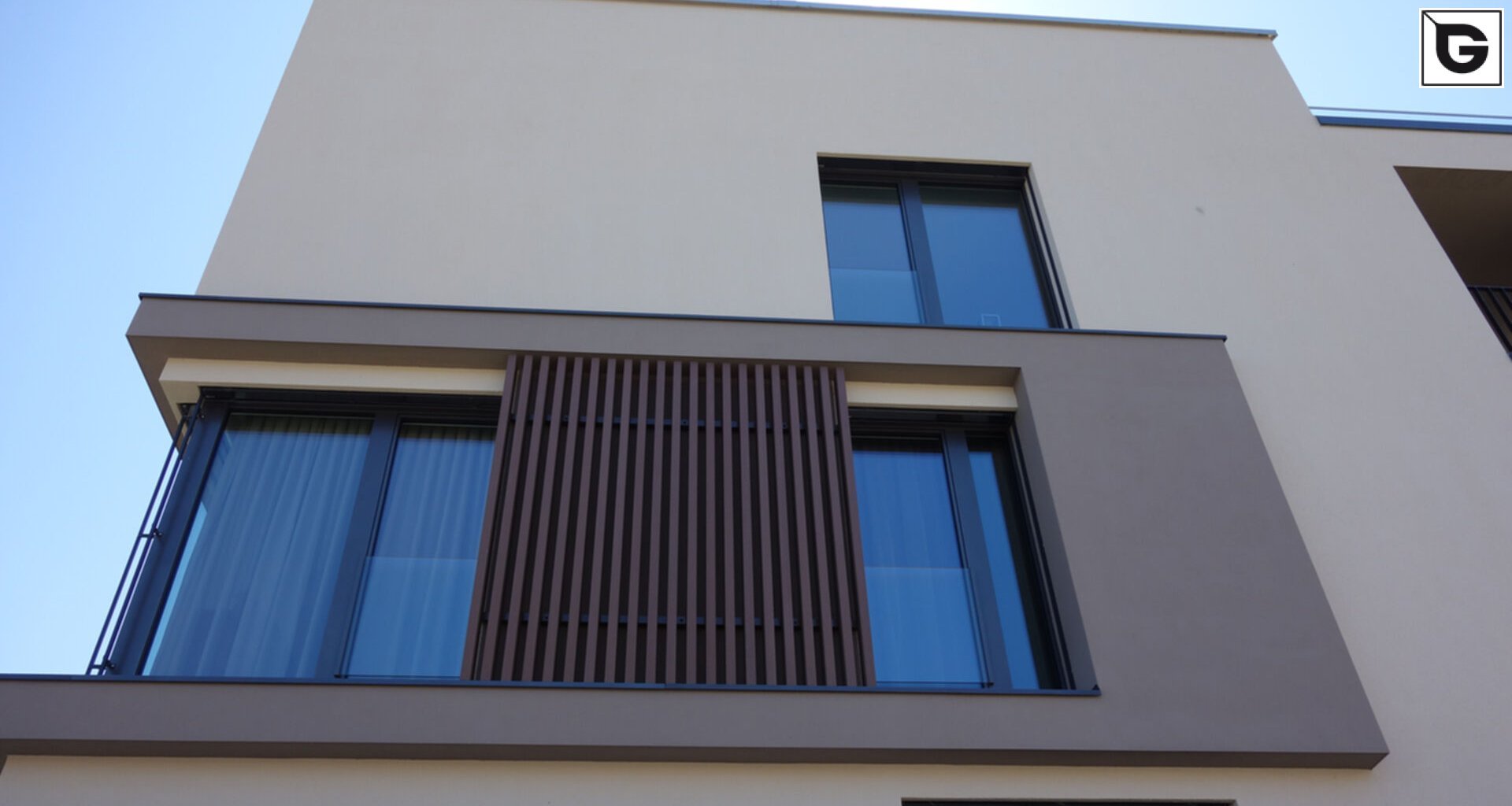 Wohngebäude_Vertical Sonnenschutz, jalousien_Wohnhaus