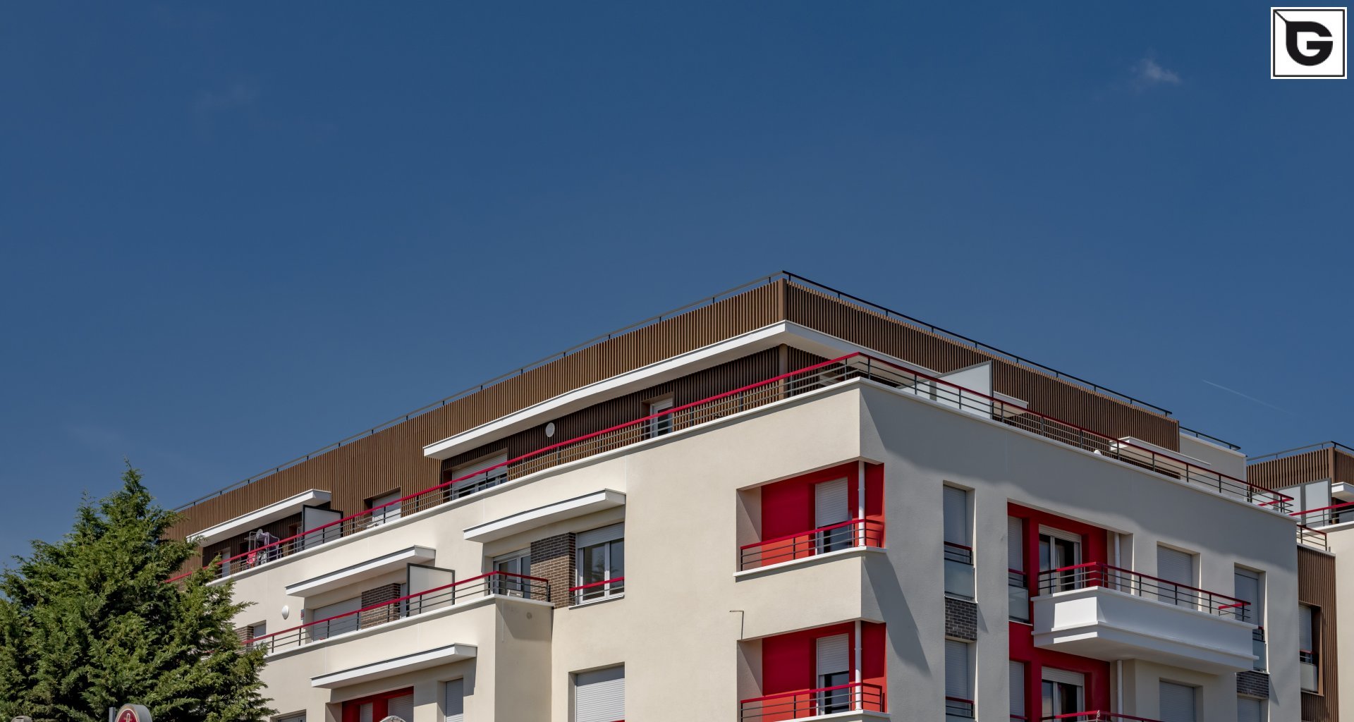 Wohngebäude_Offene Fassadenverkleidung - verti._Wohnhaus