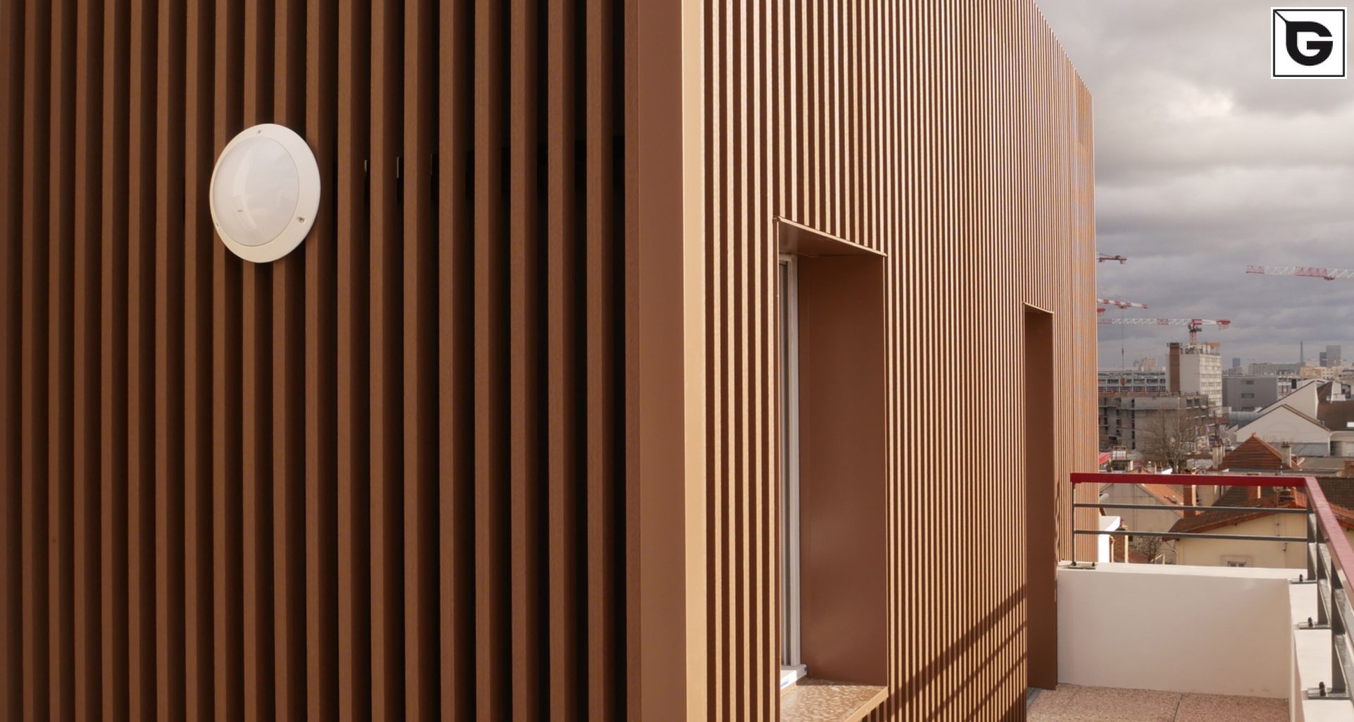 Wohngebäude_Offene Fassadenverkleidung - verti._Wohnhaus